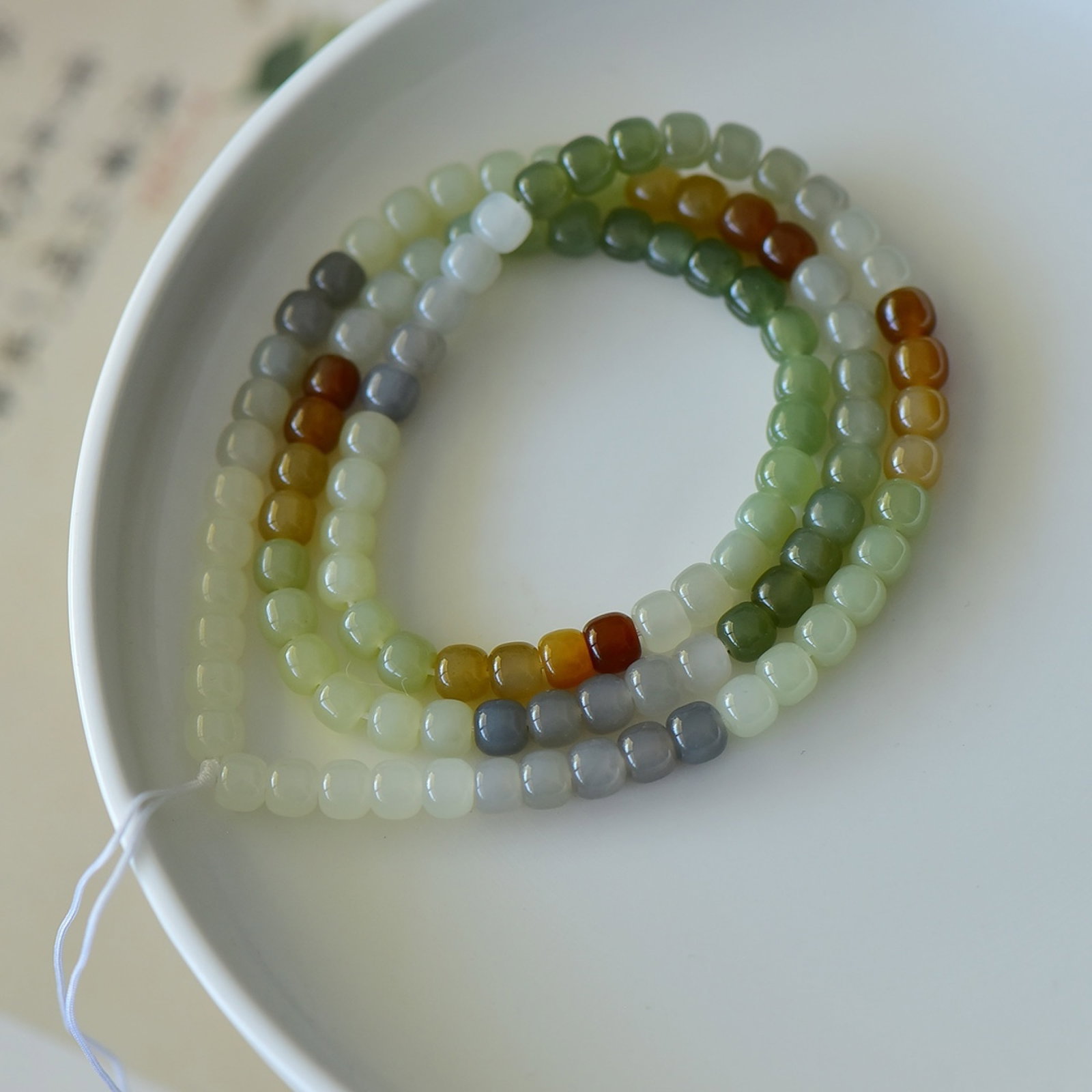 An Exquisite Sterling Silver Inlaid Greenish Jade Necklace: An Exquisite Sterling Silver Inlaid Greenish Jade Necklace,Size:0.2inx0.3in*108 纯银镶青玉项链
