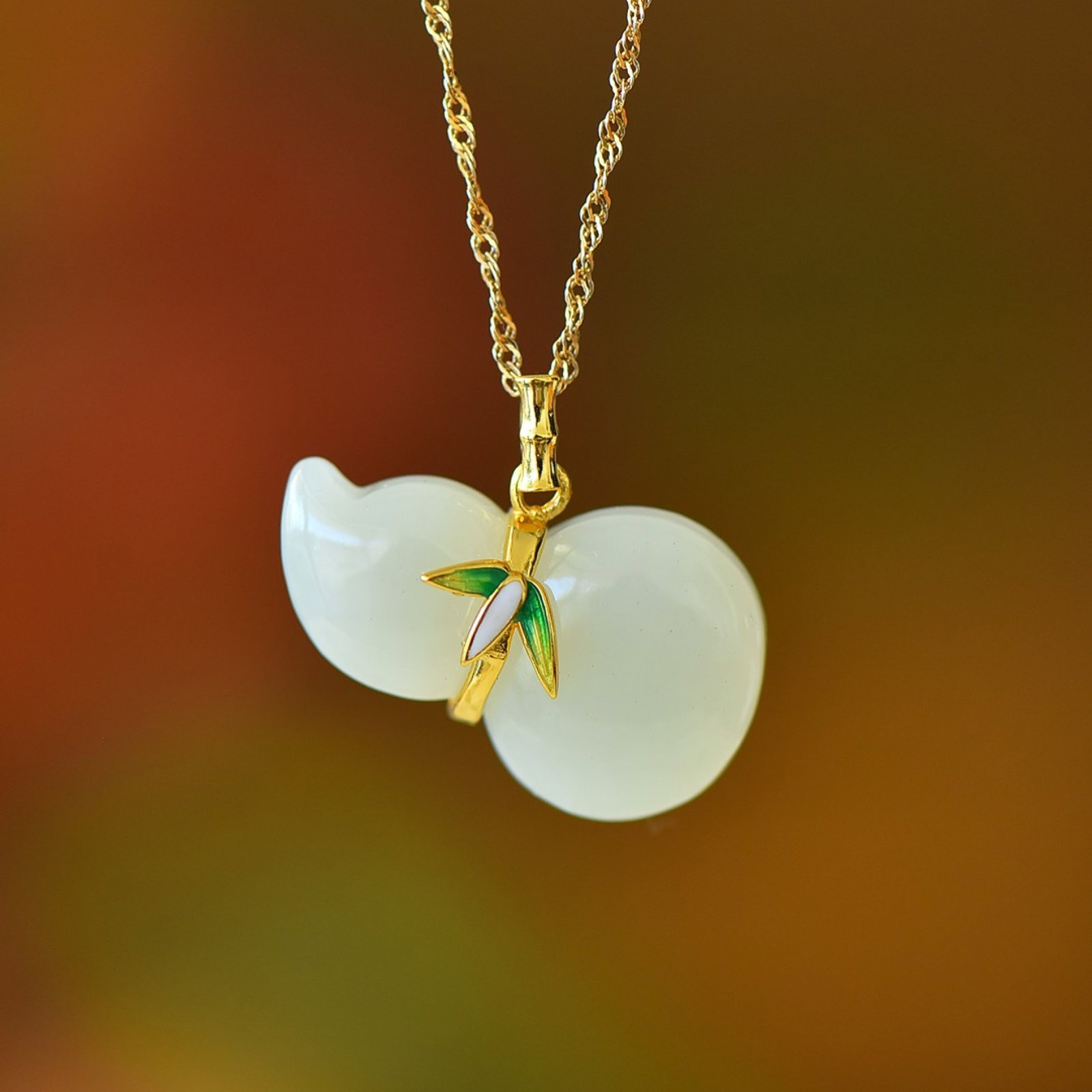 An Exquisite Sterling Silver-Gold Plated Inlaid White Jade Pendant: An Exquisite Sterling Silver-Gold Plated Inlaid White Jade Pendant,Size:0.6inx1in 纯银镀金镶白玉吊坠