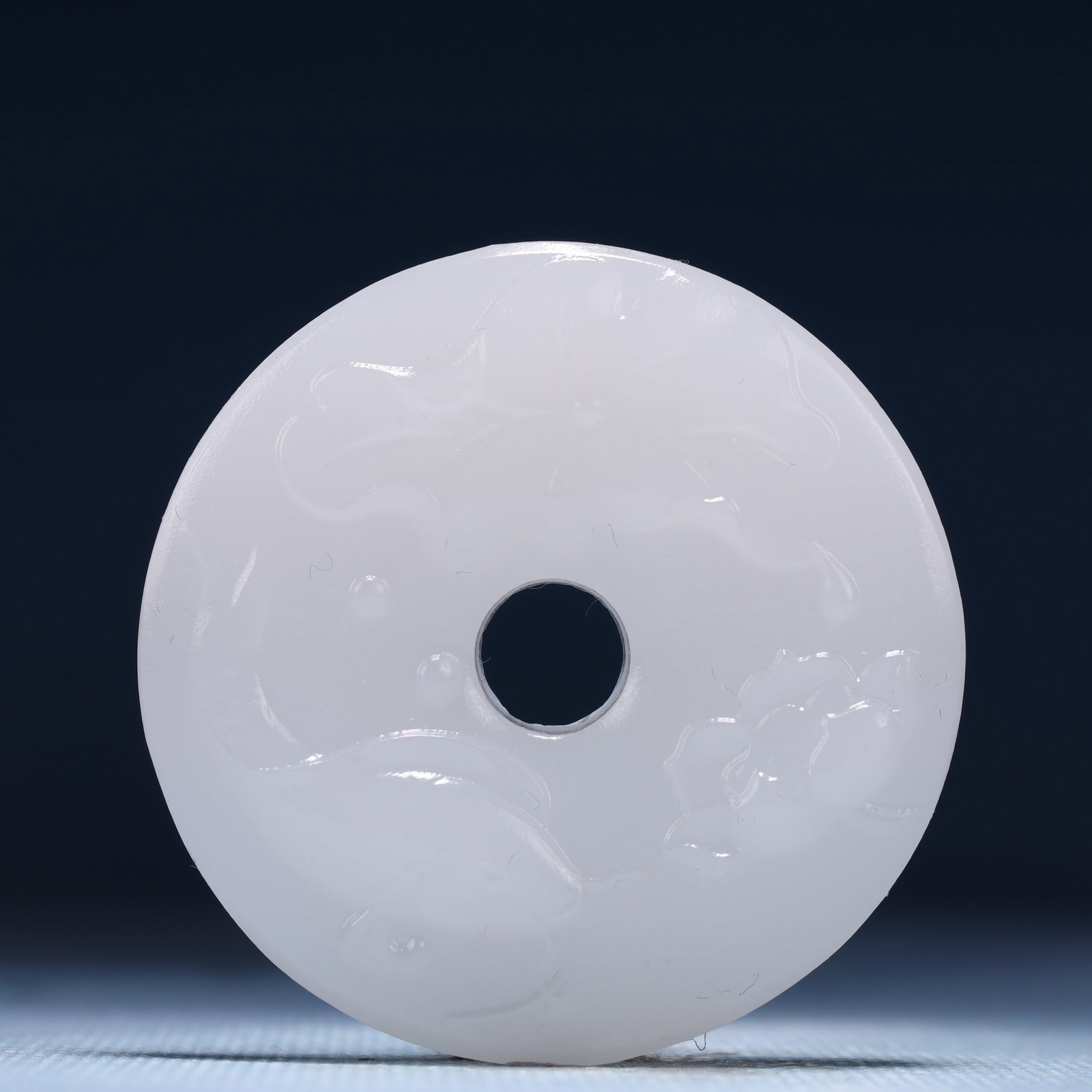An Exquisite White Jade Flower and Fish Pattern Pendant: An Exquisite White Jade Flower and Fish Pattern Pendant,Size:0.4inx2in,Weight:38g 白玉花卉鱼纹牌