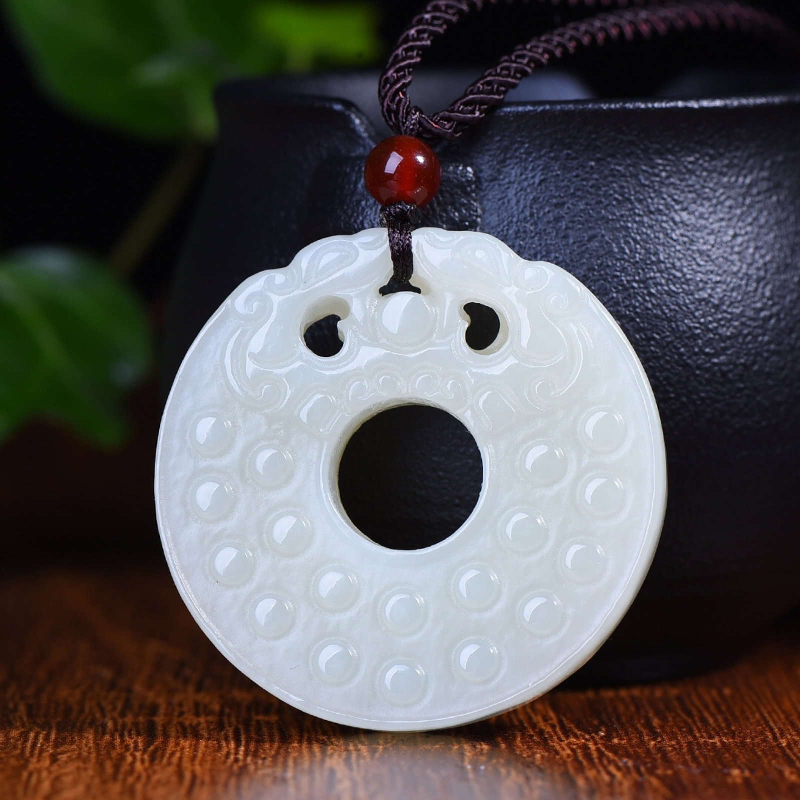 An Exquisite White Jade Dragon Pattern Pendant: An Exquisite White Jade Dragon Pattern Pendant,Size:1.6inx1.6in (寓意)吉祥 招财辟邪 白玉龙纹挂件