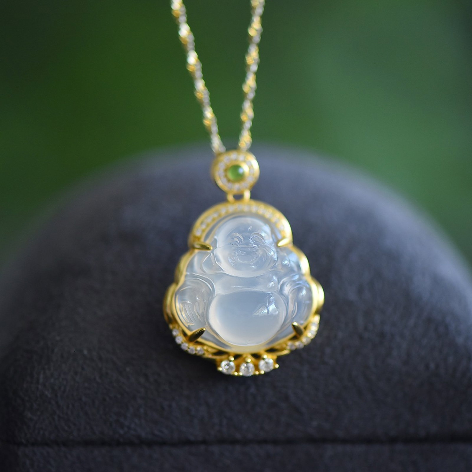 An Exquisite Sterling Silver-Gold Plated Inlaid Agate Pendant,Inlaid Diamond: An Exquisite Sterling Silver-Gold Plated Inlaid Agate Pendant,Inlaid Diamond,Size:0.2inx0.3in 纯银镀金镶玛瑙吊坠,嵌钻石
