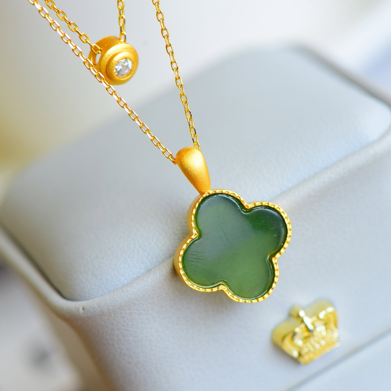 An Exquisite Sterling Silver-Gold Plated Inlaid Jasper Pendant: #VALUE!