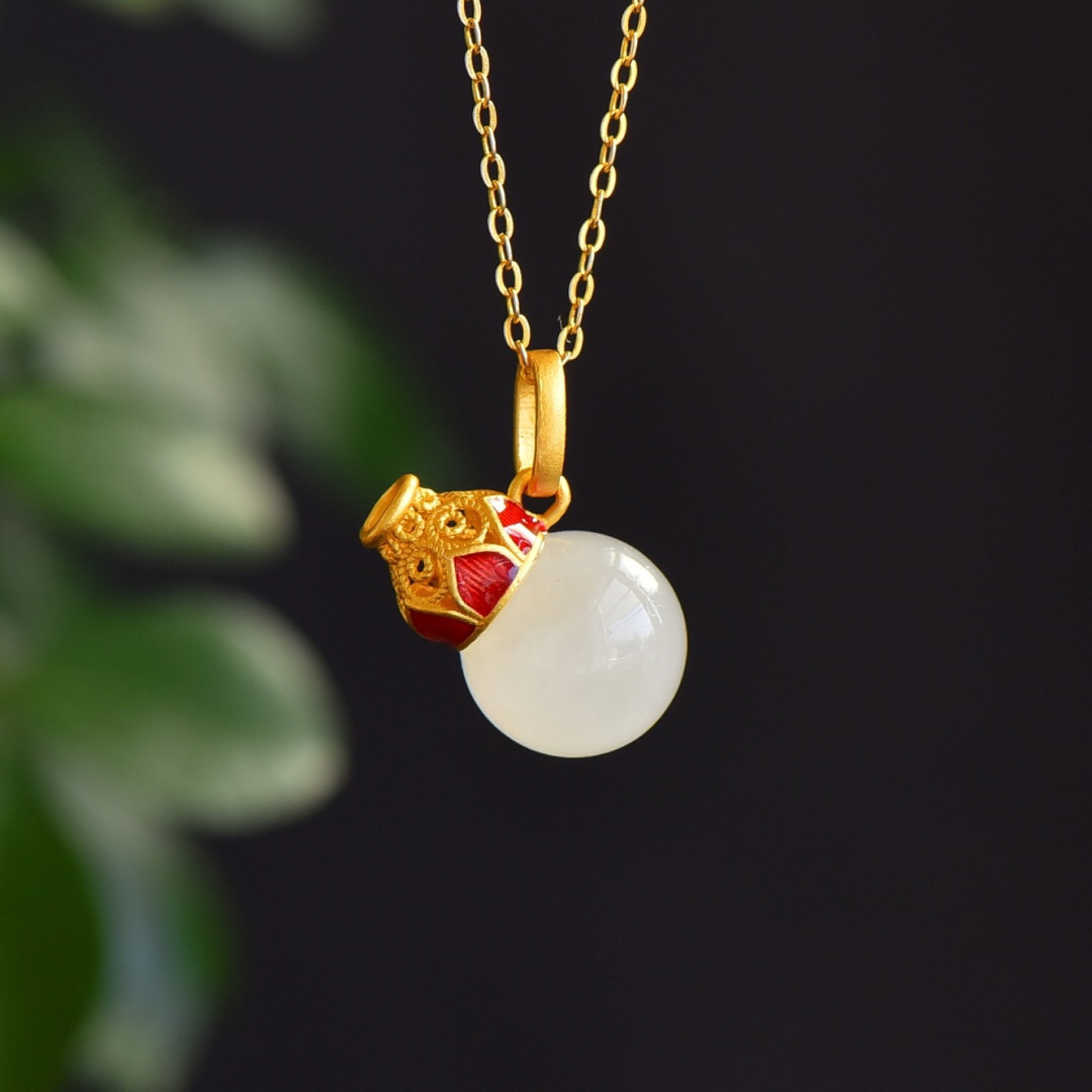 An Exquisite Sterling Silver Inlaid White Jade Gourd-Shaped Necklace: An Exquisite Sterling Silver Inlaid White Jade Gourd-Shaped Necklace 纯银镶白玉葫芦形项链