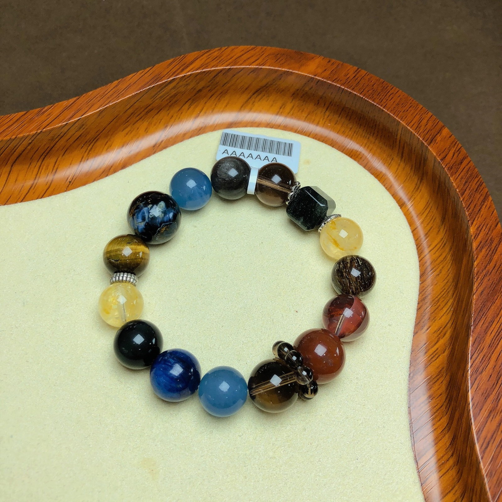An Exquisite Crystal Bracelet: An Exquisite Crystal Bracelet,Size:0.5in,0.4inx0.4in,Weight:43.6g 水晶手串
