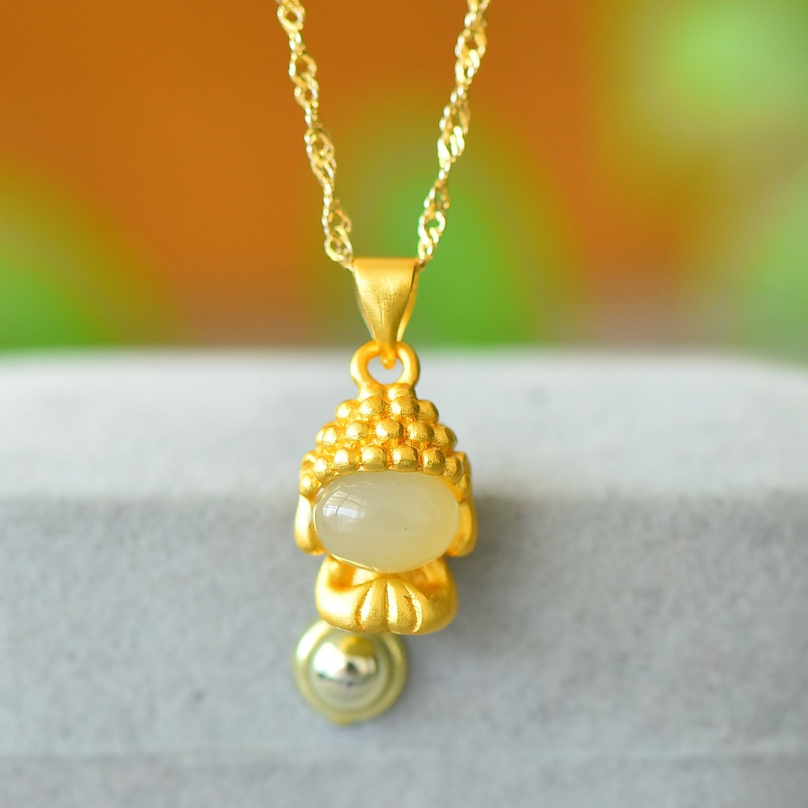 An Exquisite Bronze-Gold Plated Inlaid White Jade Necklace: An Exquisite Bronze-Gold Plated Inlaid White Jade Necklace,Size:0.2inx0.3in 铜镀金镶白玉项链