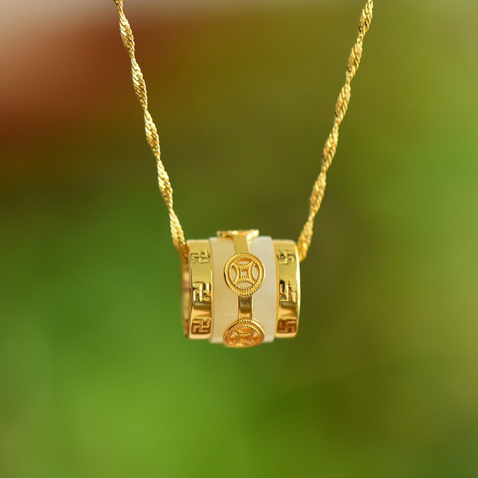 An Exquisite Sterling Silver-Gold Plated Inlaid White Jade Pendant: An Exquisite Sterling Silver-Gold Plated Inlaid White Jade Pendant,Size:0.3inx0.5in 纯银镀金镶白玉吊坠