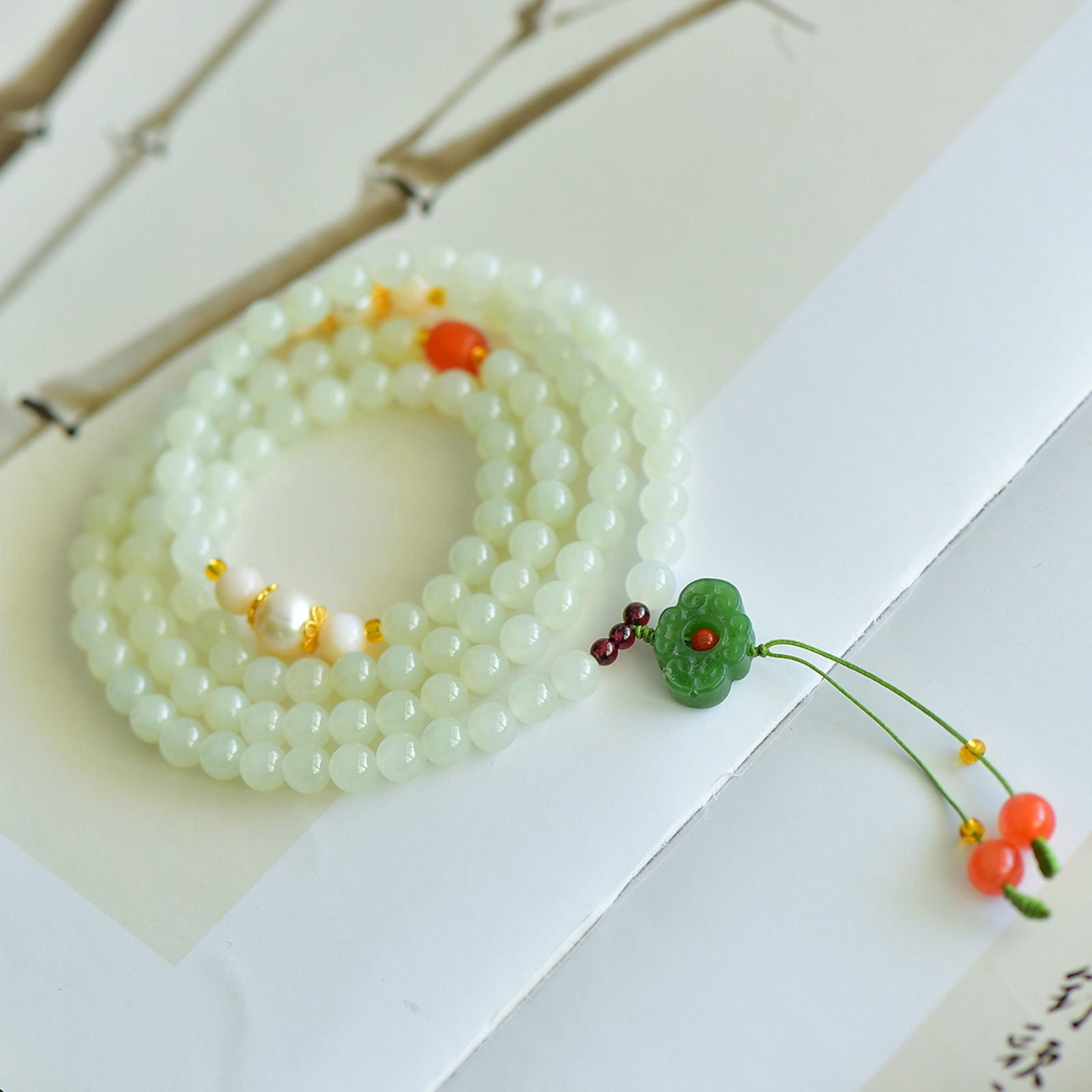 An Exquisite White Jade Bracelets: An Exquisite White Jade Bracelets,Size:0.2inx0.2in 白玉手链