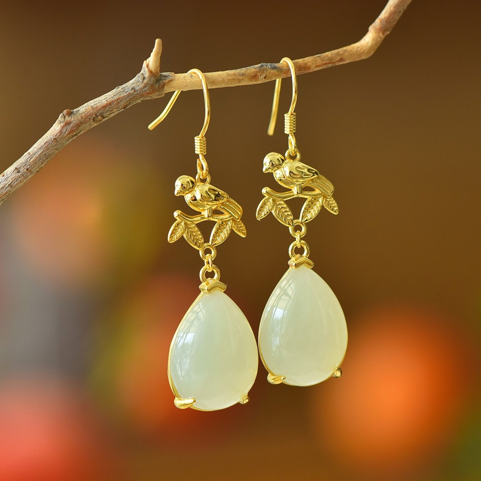 A Pair of Exquisite Sterling Silver-Gold Plated Inlaid White Jade Earrings: A Pair of Exquisite Sterling Silver-Gold Plated Inlaid White Jade Earrings,Size:0.5inx0.7in 一对纯银镀金镶白玉耳环