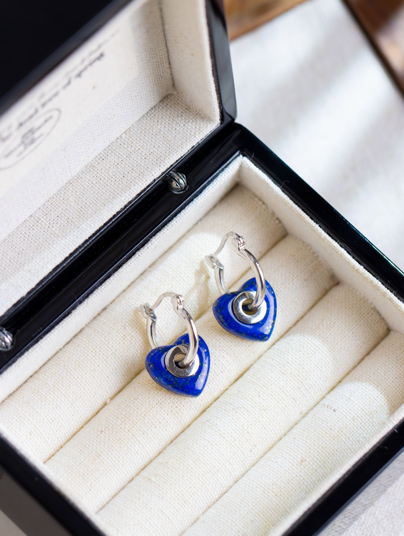 A Pair of Exquisite Sterling Silver Inlaid Lapis Lazuli Earrings: A Pair of Exquisite Sterling Silver Inlaid Lapis Lazuli Earrings 一对纯银镶青金石耳环