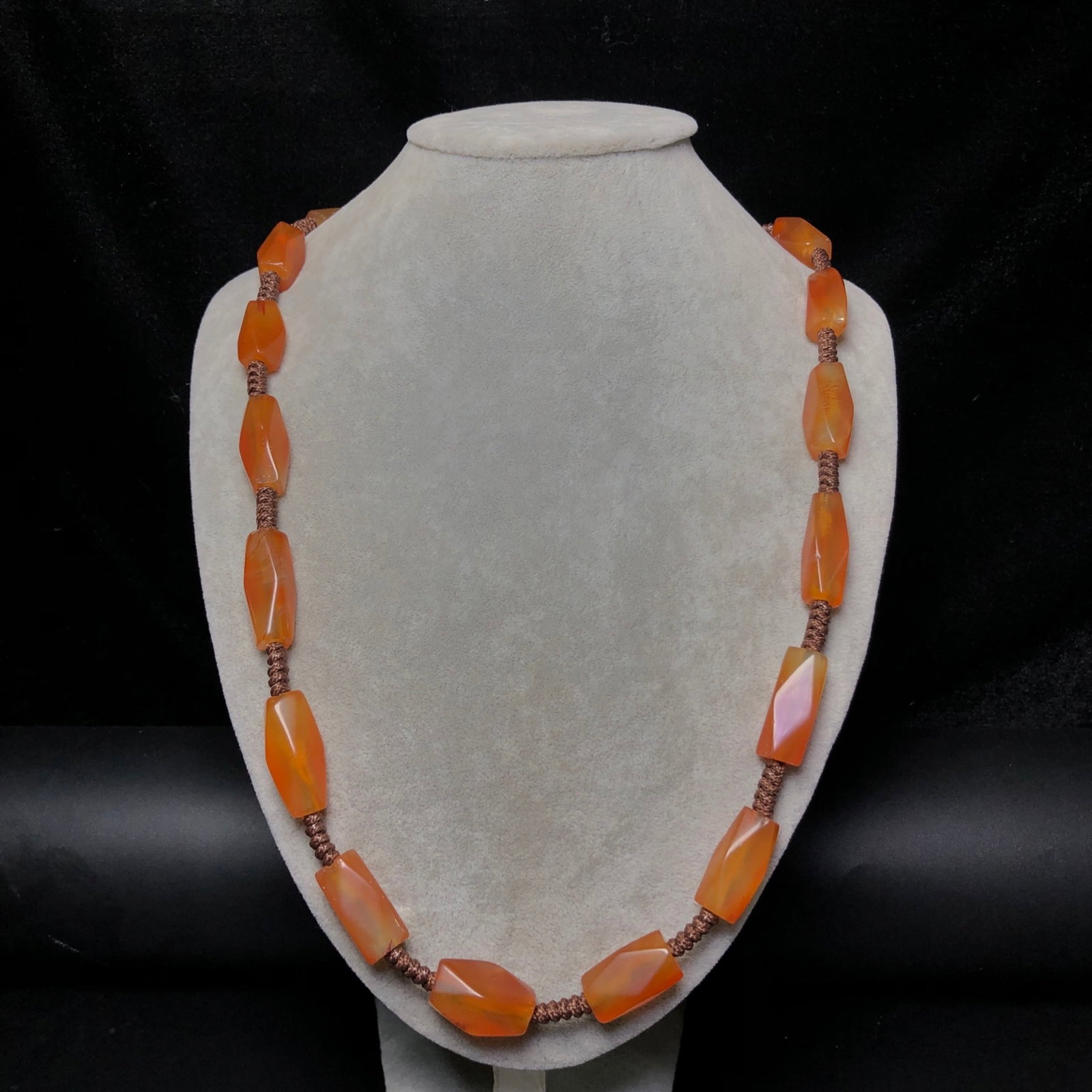 A Precious Agate Necklace - 9