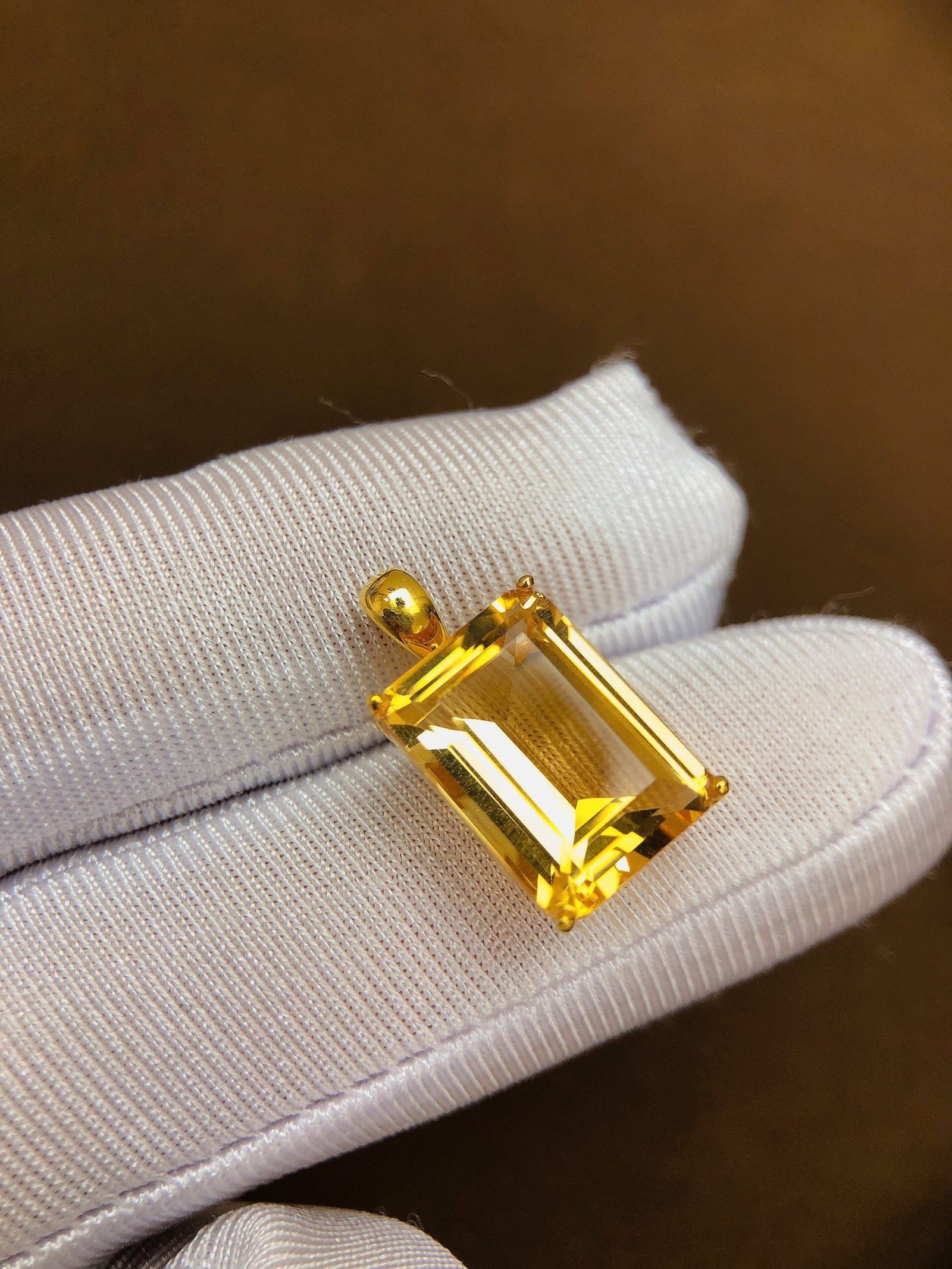 5Ctw Natural Citrine Necklace: 5Ctw Natural Citrine Necklace,Size:0.6inx0.4in 5Ctw天然黄水晶项链
