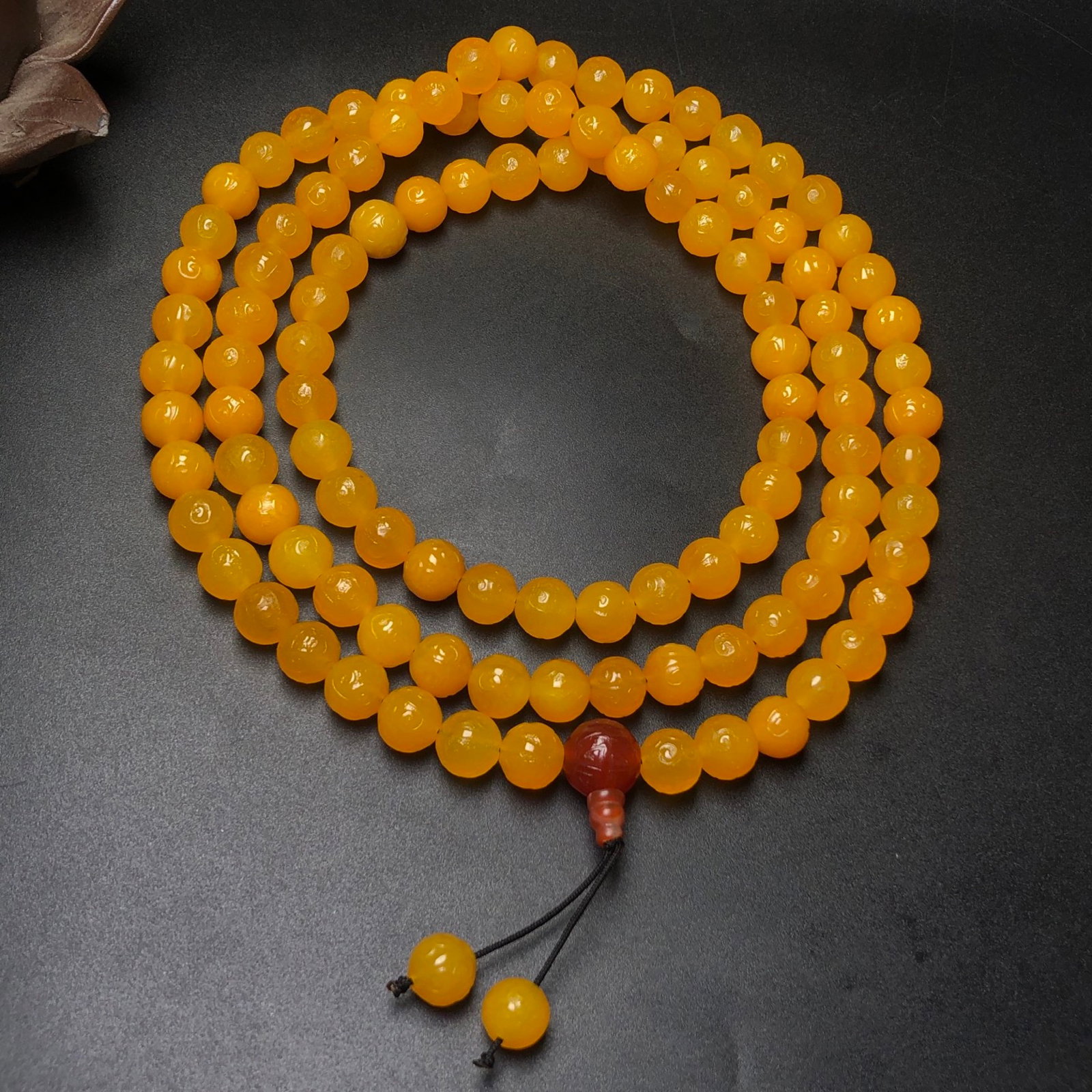 An Exquisite Agate Pendant: An Exquisite Agate Pendant,Size:0.4in*108 玛瑙挂件