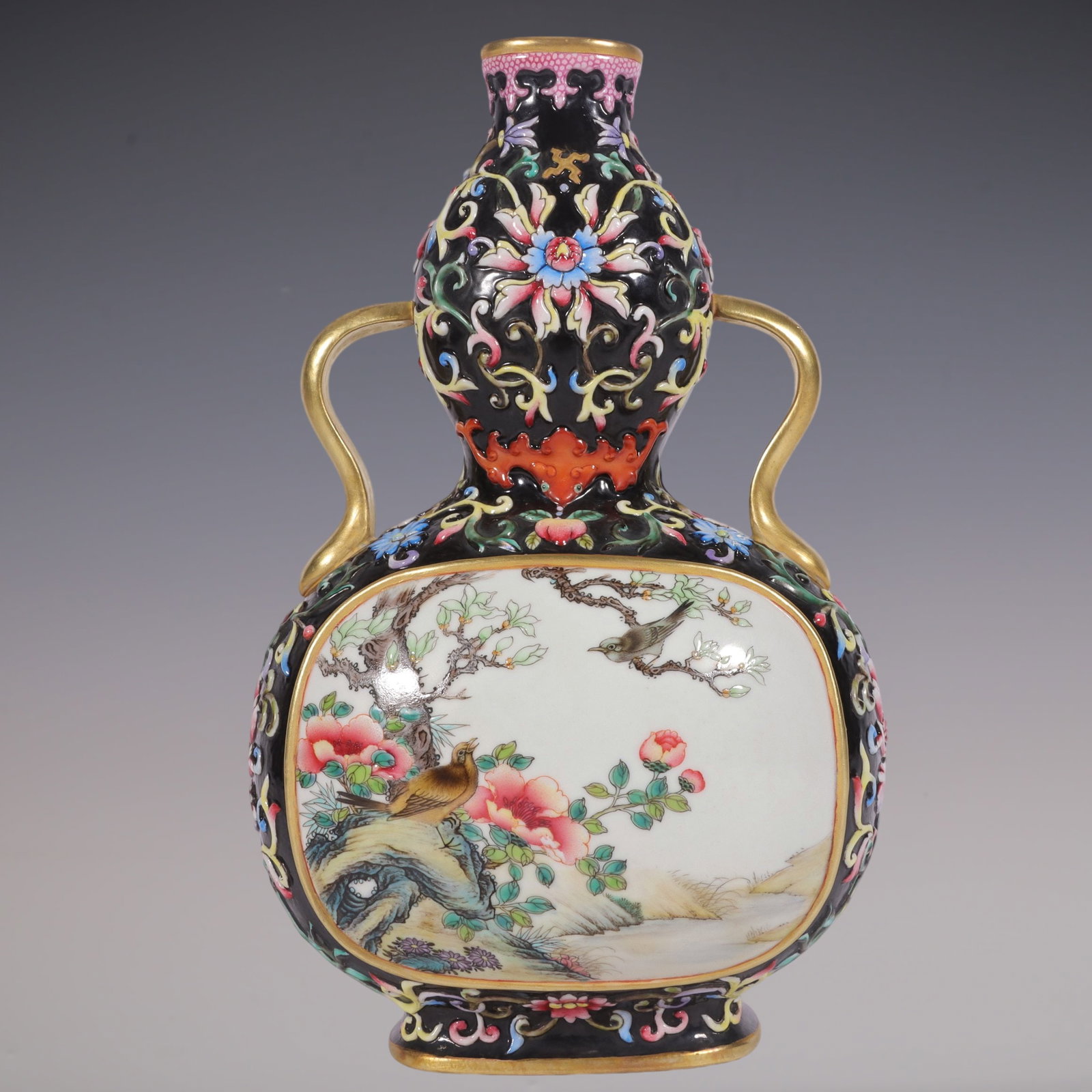 An Exquisite Enamel Lotus Pattern Flower and Bird Pattern Gourd-Shaped Vase: An Exquisite Enamel Lotus Pattern Flower and Bird Pattern Gourd-Shaped Vase Qing Dynasty, China Qianlong Six-character Mark Size:8.7inx5.1in珐琅彩黑地缠枝!
