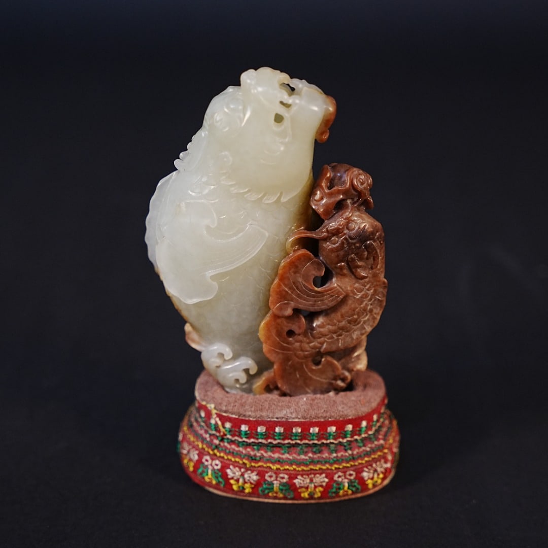 An Exquisite White Jade Dragon Fish Ornament: An Exquisite White Jade Dragon Fish Ornament,Qing Dynasty,China,Size:(Total)6.6in,3.5inx1.2inx5.1in,Weight:422g白玉龙鱼摆件,中国清代,Size:(T