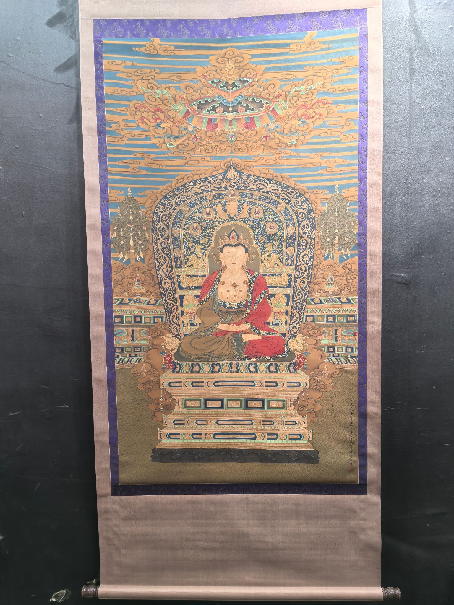 A Chinese Vertical Scroll Ink Painting of Avalokitesvara on Silk,Wu Daozi: A Chinese Vertical Scroll Ink Painting of Avalokitesvara on Silk,Wu DaoziSize:31.7inx57.9in一幅中国水墨绢本观音像图立ů