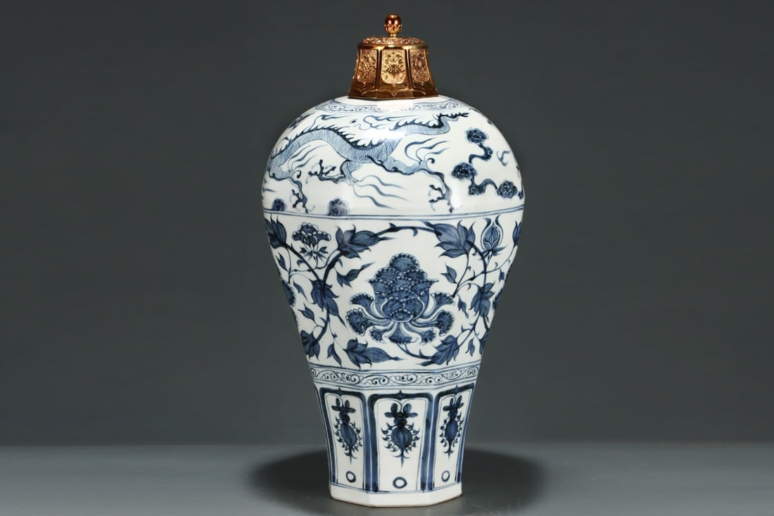 An Exquisite Blue and White Lotus Pattern Dragon Pattern Vase: An Exquisite Blue and White Lotus Pattern Dragon Pattern Vase Yuan Dynasty, China Size:19.3inx10.8in青花缠枝莲龙纹梅瓶 中国元