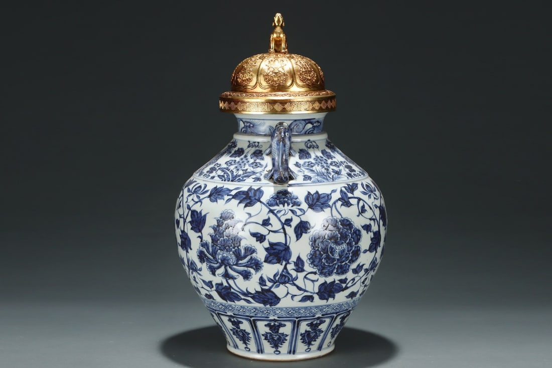 An Exquisite Blue and White Lotus Pattern Auspicious Beast Pattern Double-Ears Jar (1 of 7)