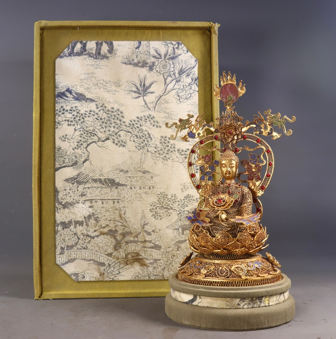 An Exquisite Filigree and Gilding Inlaid Gems Buddha Statue: An Exquisite Filigree and Gilding Inlaid Gems Buddha Statue,Qing Dynasty,China,Qianlong Four-character Mark,Size:10.6inx6.7inx4.9in,Weight:563g花丝鎏金镶宝石&