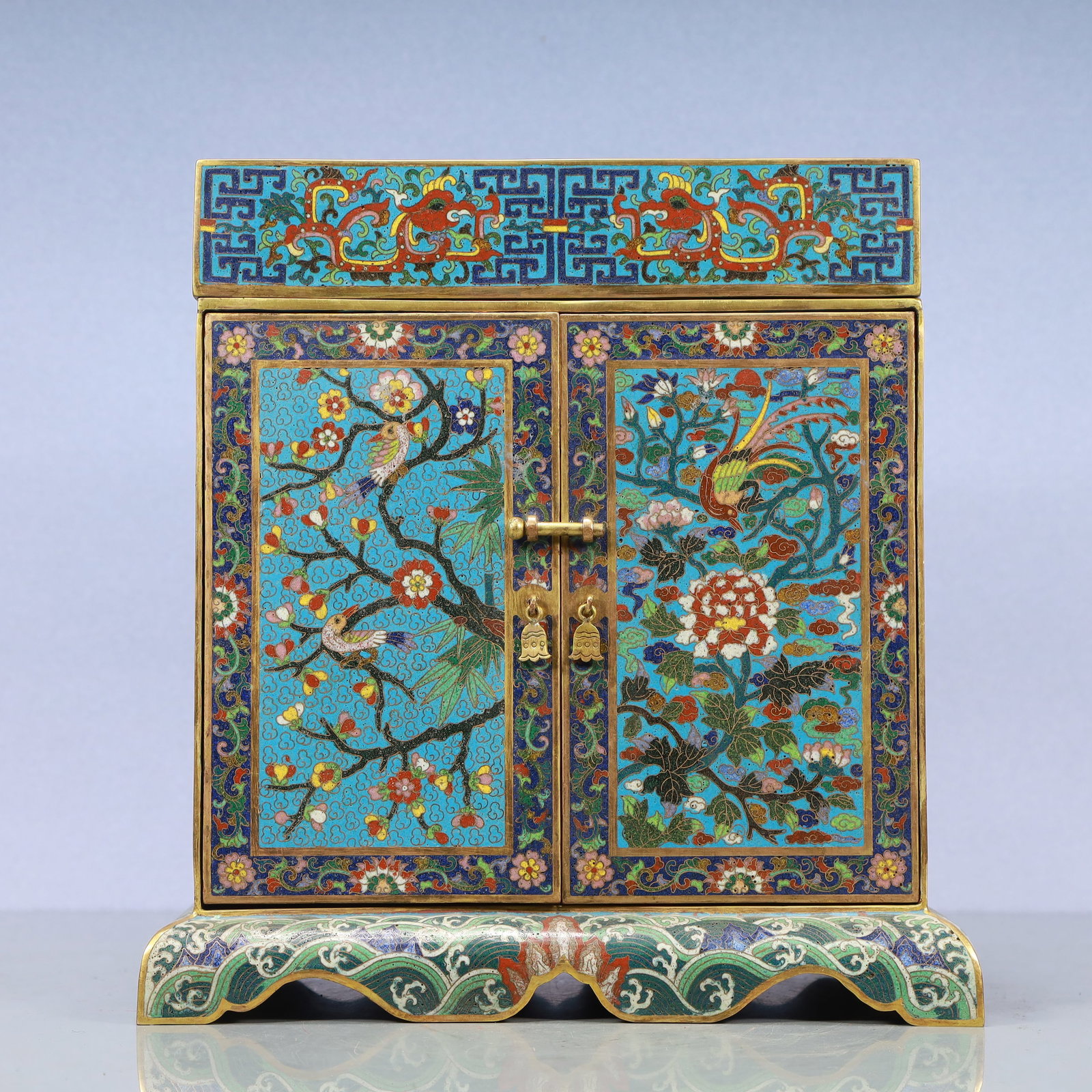 A Exquisite Cloisonne Seawater Pattern Dragon Pattern Landscape and Figure Pattern Flower and Bird: A Exquisite Cloisonne Seawater Pattern Dragon Pattern Landscape and Figure Pattern Flower and Bird Pattern Box Qing Dynasty, China Qianlong Four-character Mark Size:11.8inx8.3inx12.2in Weight:7300g
