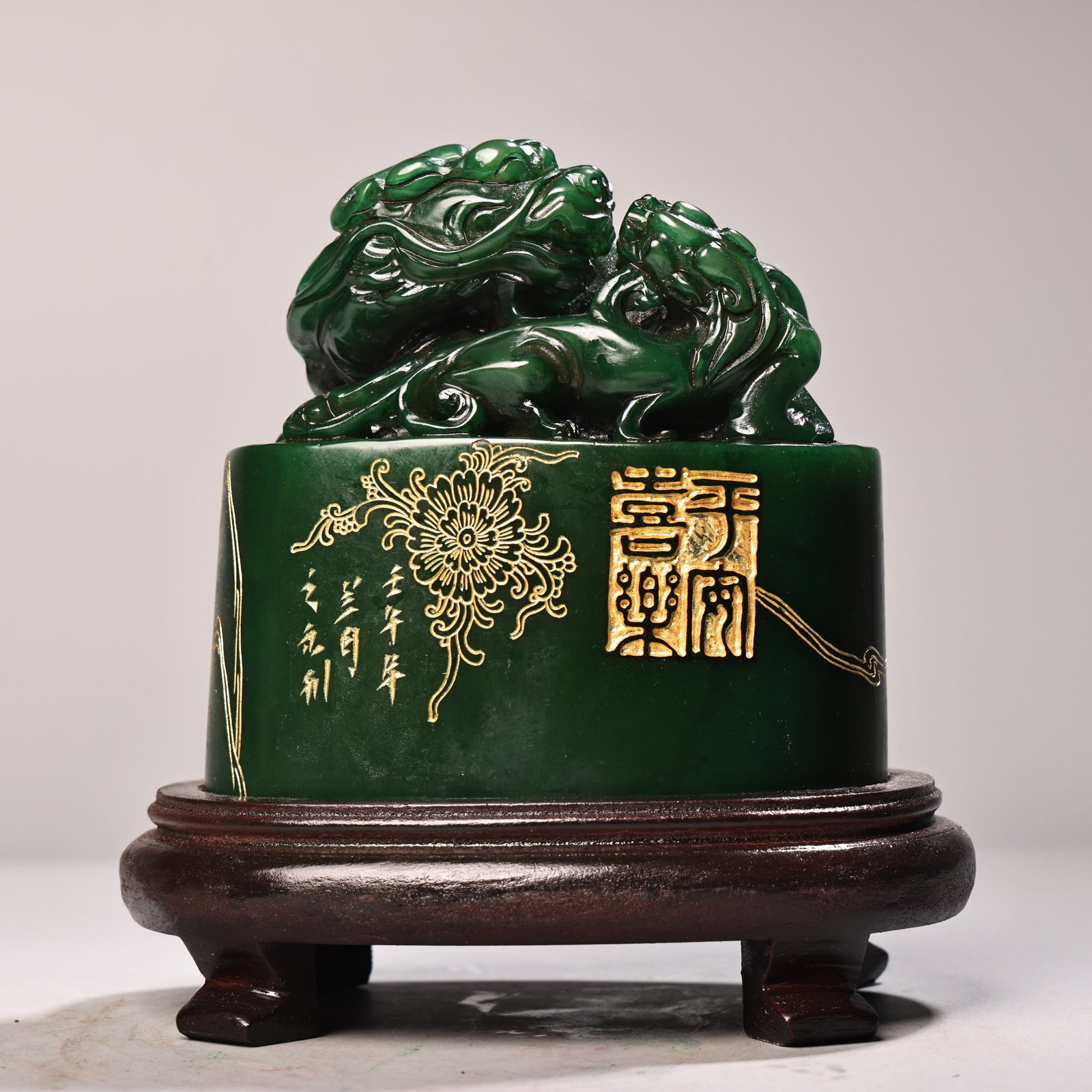 An Exquisite Shoushan Stone Lion Pattern Seal: An Exquisite Shoushan Stone Lion Pattern Seal,Qing Dynasty, China,Size:4.5inx4.1in,Weight:1848g寿山石狮子纹印章,中国清代,Size:11