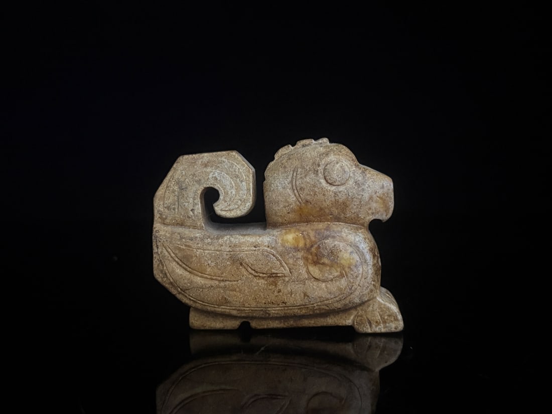 An Exquisite White Jade Auspicious Beast Ornament: An Exquisite White Jade Auspicious Beast Ornament,Qing Dynasty,China,Size:2.4inx2inx0.9in,Weight:112g白玉瑞兽摆件,中国清代,Size:6.1cmx5cmx2.