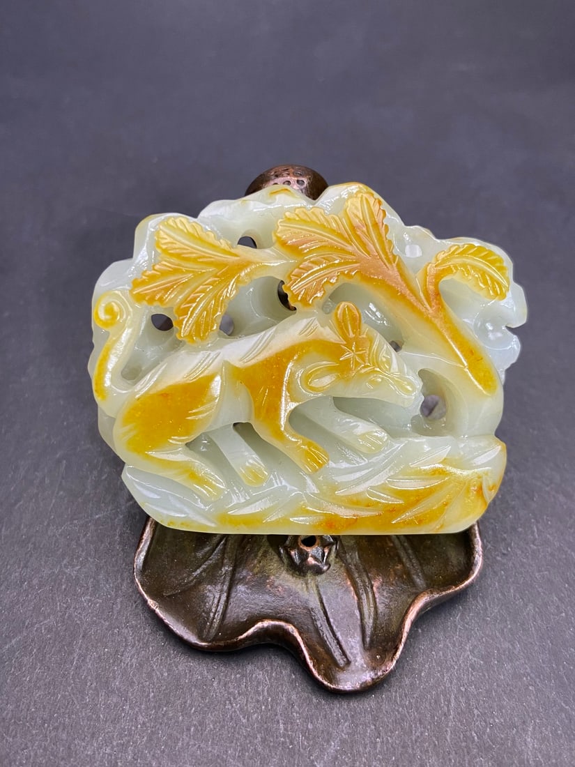 An Exquisite White Jade Hollow Auspicious Beast Pattern Pendant: An Exquisite White Jade Hollow Auspicious Beast Pattern Pendant,Qing Dynasty,China,Size:2.4inx1.9inx0.6in,Weight:73g白玉镂空瑞兽纹挂件,中