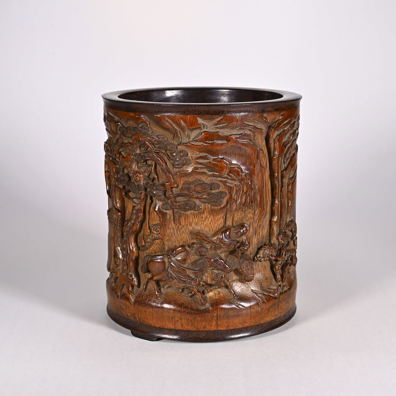 An Exquisite Bamboo Landscape and Figure Pattern Tripod Brush Pot: An Exquisite Bamboo Landscape and Figure Pattern Tripod Brush Pot,Qing Dynasty, China,Qianlong Six-character Mark,Size:5.7inx6.5in,Weight:700g竹雕山水人物纹&#