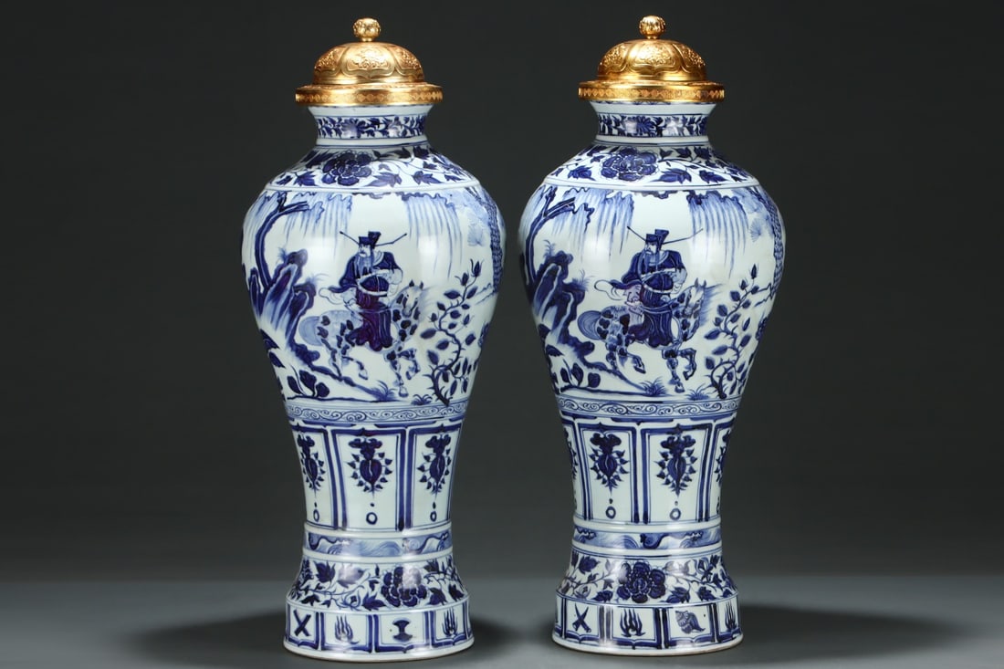 An Exquisite Blue and White Lotus Pattern Character and Story Pattern Vase: An Exquisite Blue and White Lotus Pattern Character and Story Pattern Vase Yuan Dynasty, China Size:24.2inx10.4in青花鬼谷子下山鎏金盖高