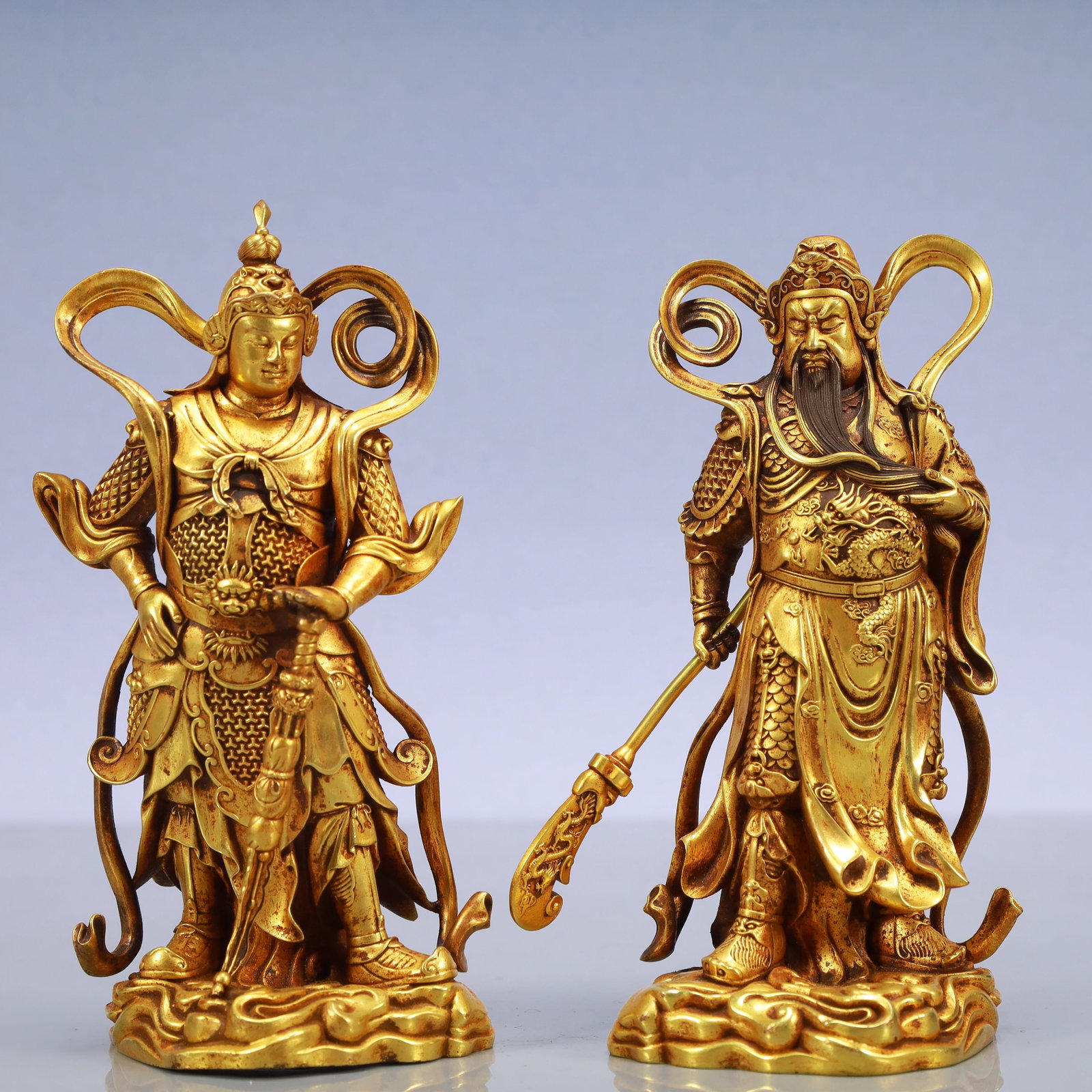 A Pair of Exquisite Gilt Bronze Guan yu Statue of Skanda: A Pair of Exquisite Gilt Bronze Guan yu Statue of Skanda Ming Dynasty, China Yongle Six-character Mark Size:3.5inx3inx6.3in Weight:2950g一对铜鎏金关公韦