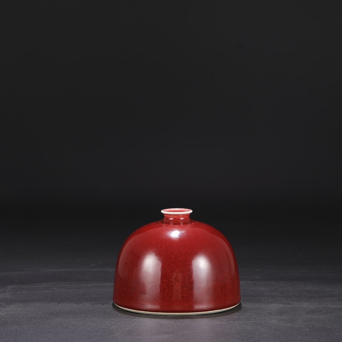 An Exquisite PeachBloom-Glazed Dragon Pattern Vase: An Exquisite PeachBloom-Glazed Dragon Pattern Vase Qing Dynasty, China Kangxi Six-character Mark Size:3.9inx4.9in豇豆红釉暗刻团龙纹太白