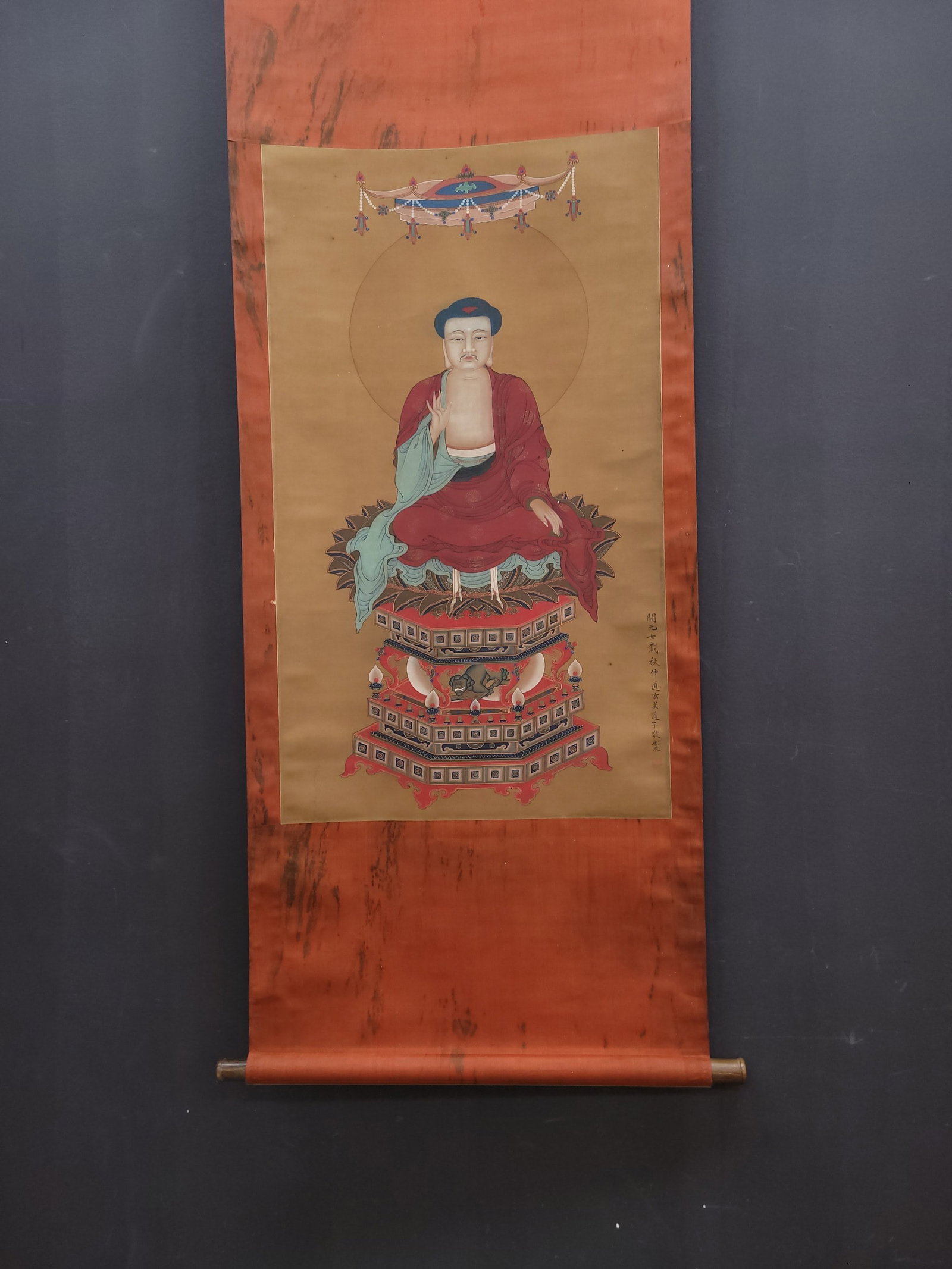 A Chinese Vertical Scroll Ink Painting of Buddha on Silk,Wu Daozi: A Chinese Vertical Scroll Ink Painting of Buddha on Silk,Wu DaoziSize:(Without frame)22.4inx38.6in一幅中国水墨绢本佛像图立๘