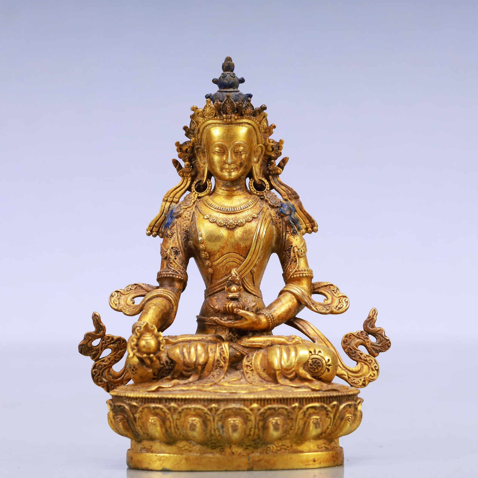 An Exquisite Gilt Bronze Buddha Statue: An Exquisite Gilt Bronze Buddha Statue Ming Dynasty, China Size:3.1inx1.8inx4.1in Weight:274g铜鎏金长寿佛像 中国明代 Size:8cmx4.5cmx10