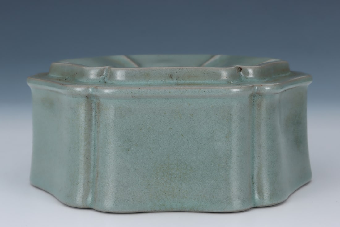 An Exquisite Ru yao Sky Blue Glazed Brush Washer: An Exquisite Ru yao Sky Blue Glazed Brush Washer Song Dynasty, China Size:3.3inx7.7in汝窑天青釉花口洗 中国宋代 Size:8.5cmx19.5cm