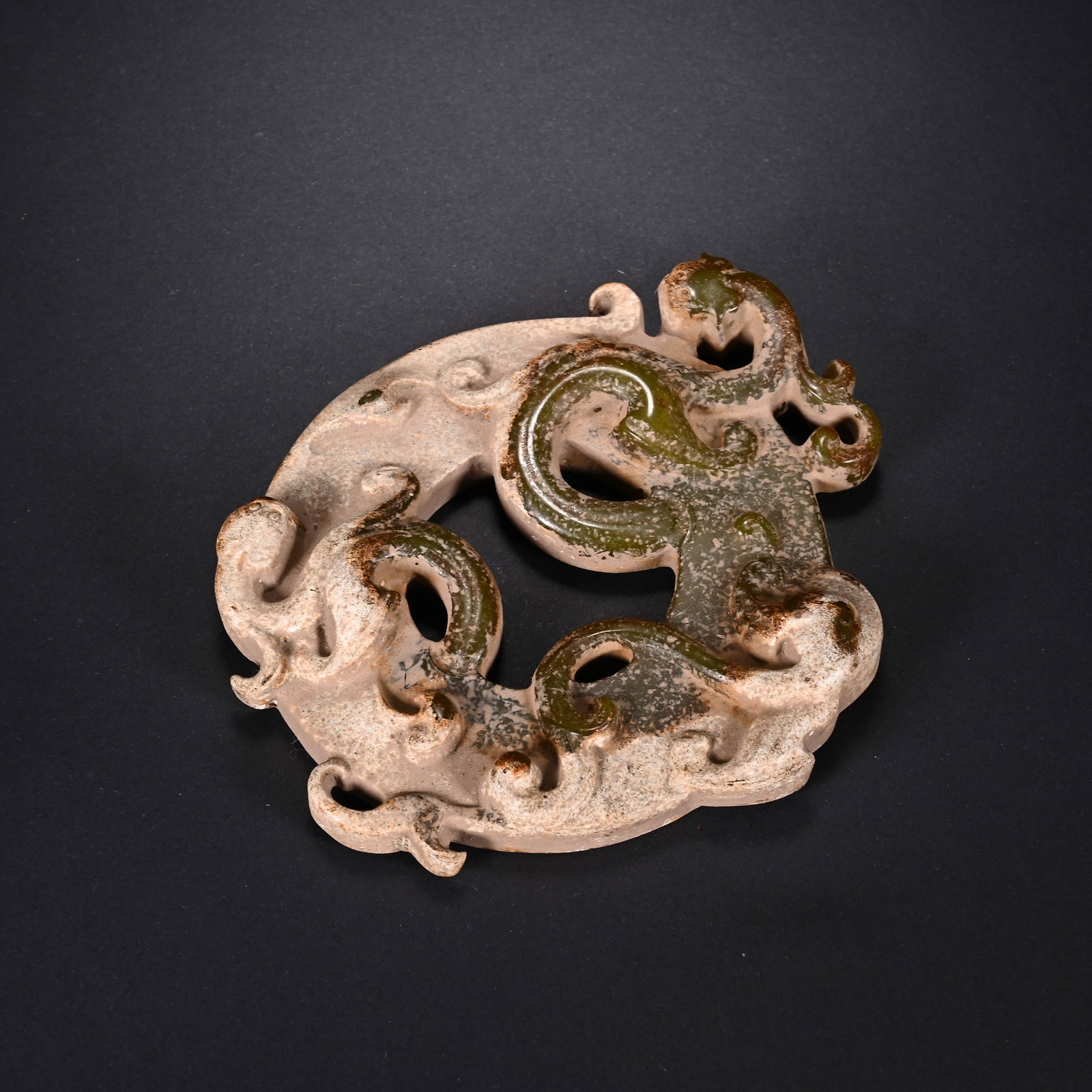 An Exquisite White Jade Chi-Dragon Pattern Pendant: An Exquisite White Jade Chi-Dragon Pattern Pendant,Qing Dynasty, China,Size:4.1inx0.4in,Weight:146.2g白玉螭龙纹挂件,中国清代,Size:10.5
