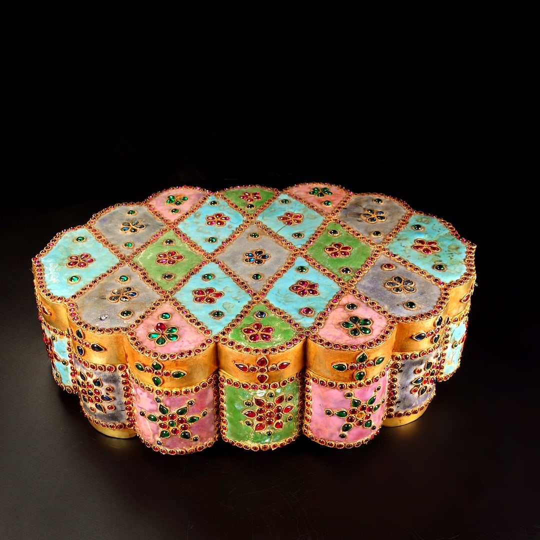 An Exquisite Gilt Bronze Inlaid Gems Painted Color Four Legs Cover Box: An Exquisite Gilt Bronze Inlaid Gems Painted Color Four Legs Cover Box,Qing