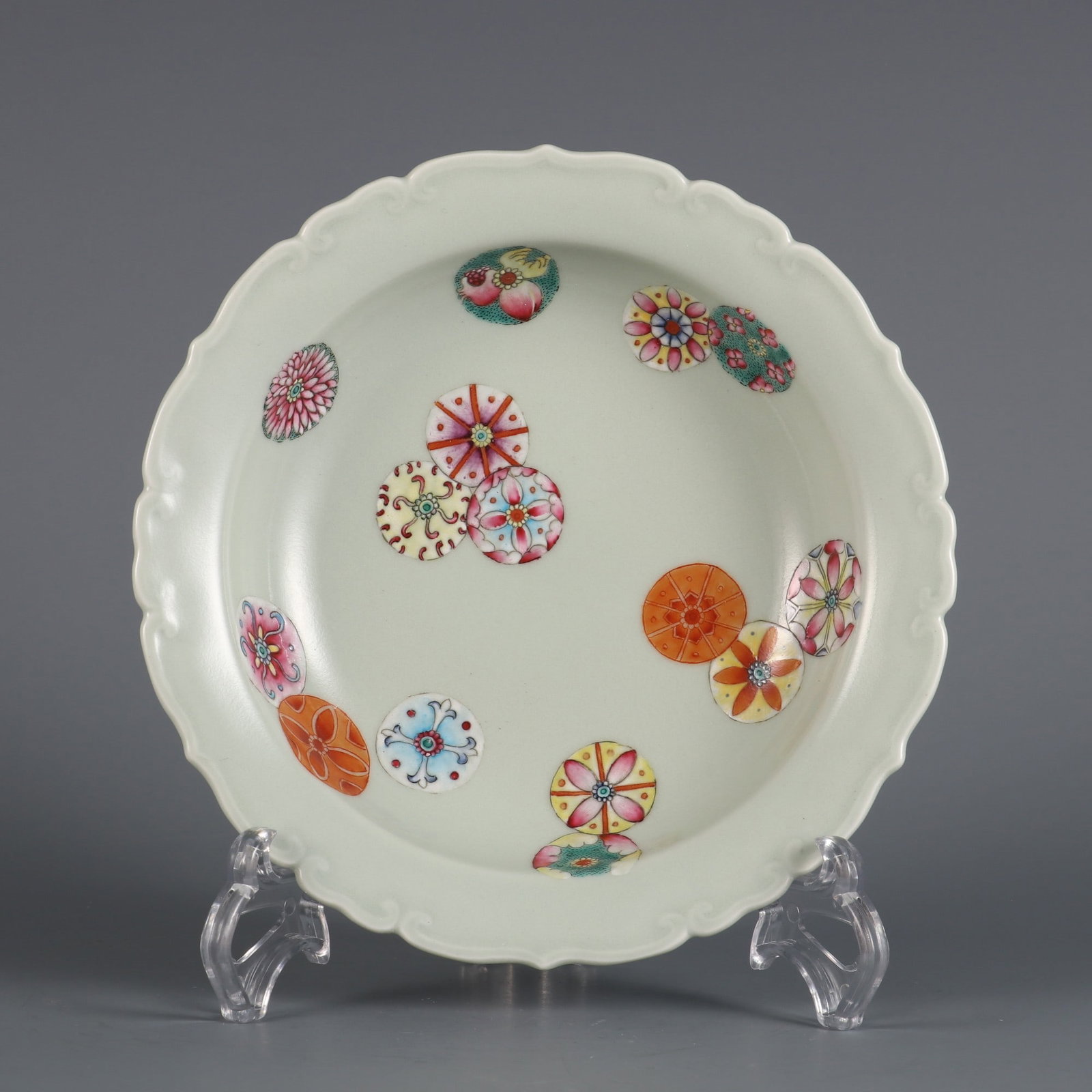 An Exquisite Famille-Rose Celadon Glazed Flower Pattern Plate: An Exquisite Famille-Rose Celadon Glazed Flower Pattern Plate Qing Dynasty, China Qianlong Six-character MarkSize:2inx7.1in粉彩青釉花卉纹盘 中
