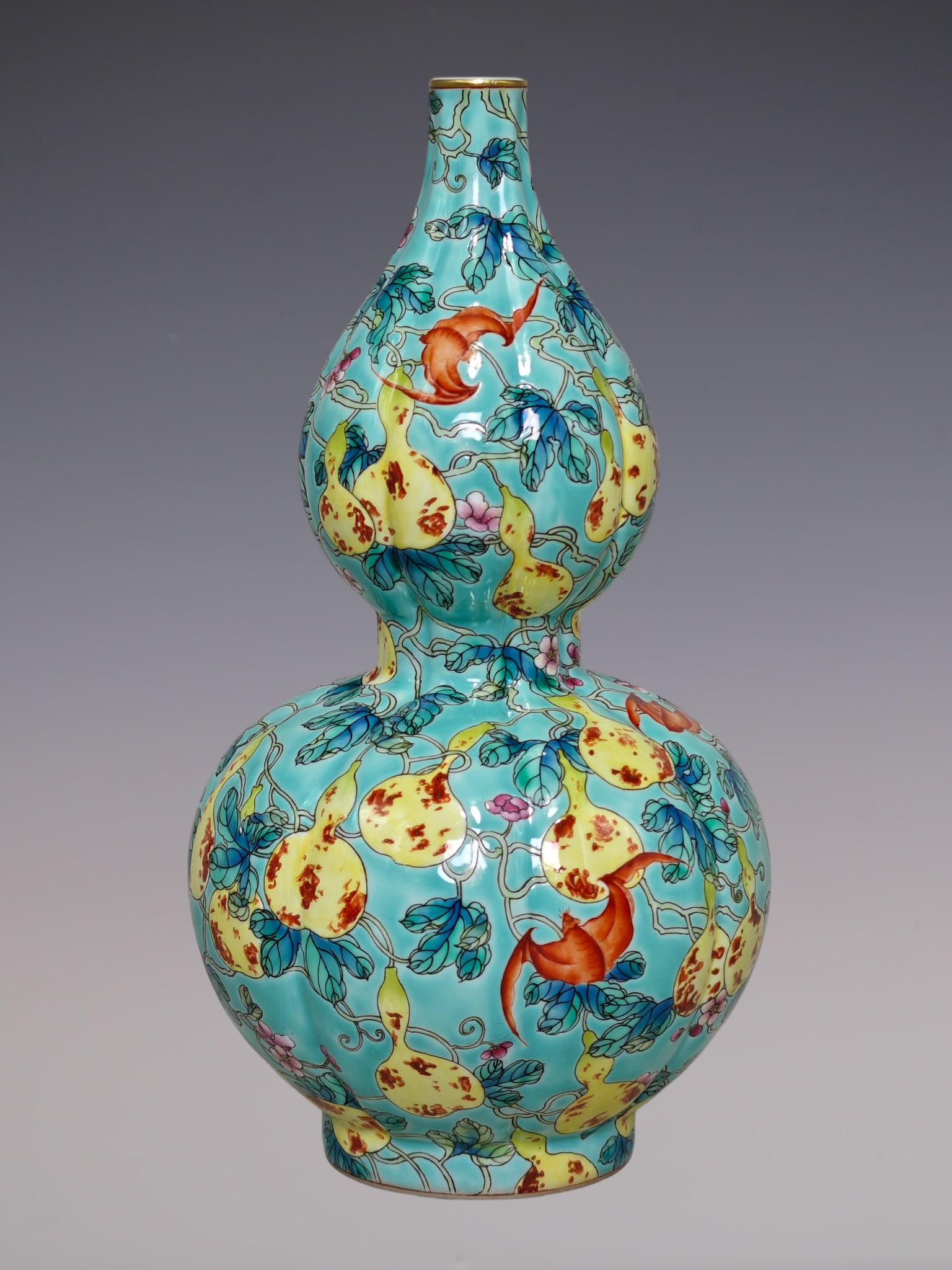 An Exquisite Famille-Rose Bats and Peach Pattern Gourd-Shaped Vase: An Exquisite Famille-Rose Bats and Peach Pattern Gourd-Shaped Vase Qing Dynasty, China Qianlong Six-character Mark Size:9.8inx5.5in粉彩福寿双全纹葫Ŏ
