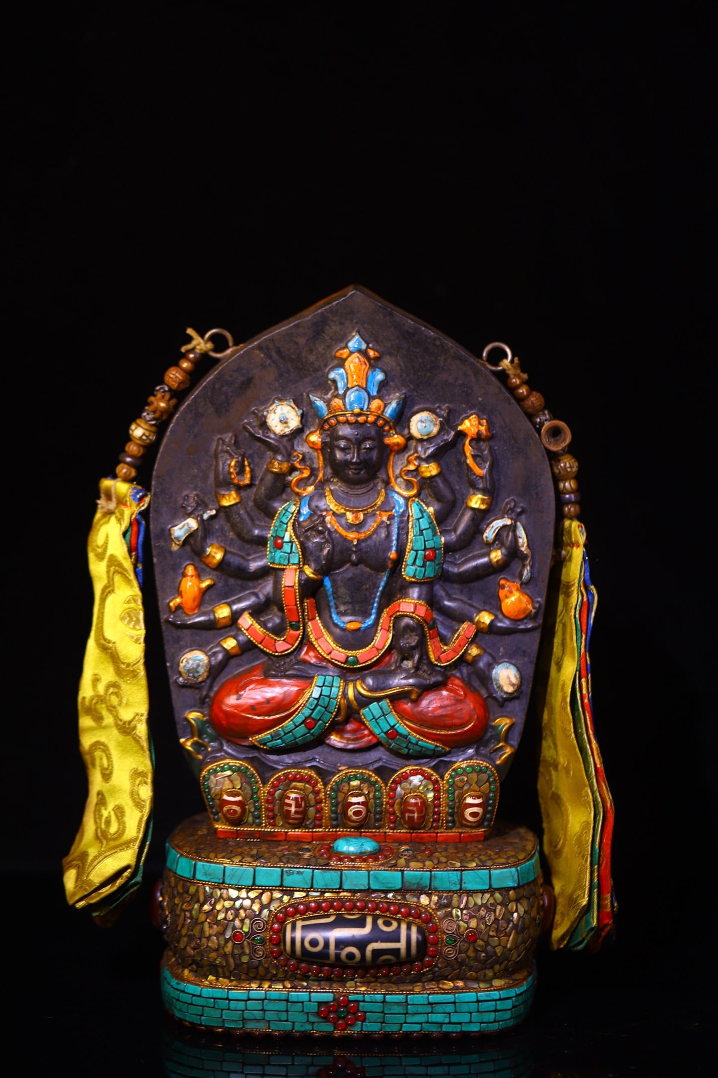A Solemn Meteorite Inlaid Dzi Bead with Gems Buddha Statue: A Solemn Meteorite Inlaid Dzi Bead with Gems Buddha Statue,Qing Dynasty,ChinaSize:12.2inx6.7in,Weight:6300g陨石镶天珠和宝石佛像,中