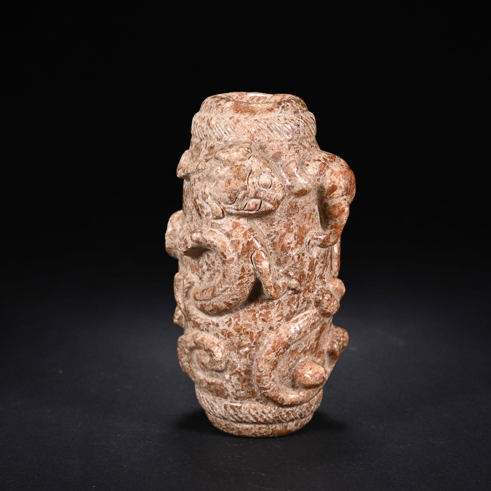 An Exquisite White Jade Chi-Dragon Pattern Pendant: An Exquisite White Jade Chi-Dragon Pattern Pendant,Qing Dynasty, China,Size:3.8inx2.2in,Weight:389.4g白玉螭龙纹挂件,中国清代,Size:9.7c