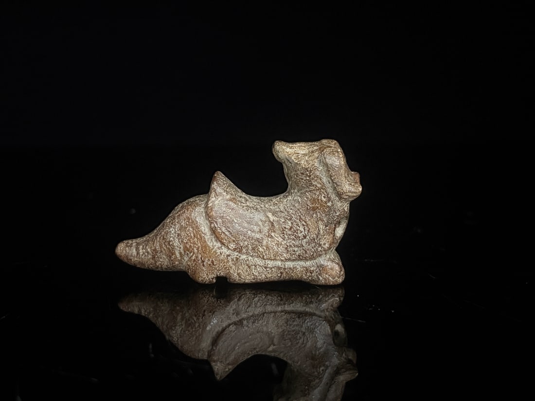 An Exquisite White Jade Animal Pendant: An Exquisite White Jade Animal Pendant,Qing Dynasty,China,Size:2.2inx1.2inx0.6in,Weight:34g白玉动物挂件,中国清代,Size:5.5cmx3cmx1.5cm,Weight