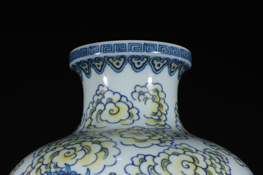 An Exquisite Doucai Seawater Pattern Dragon Pattern Vase - 4