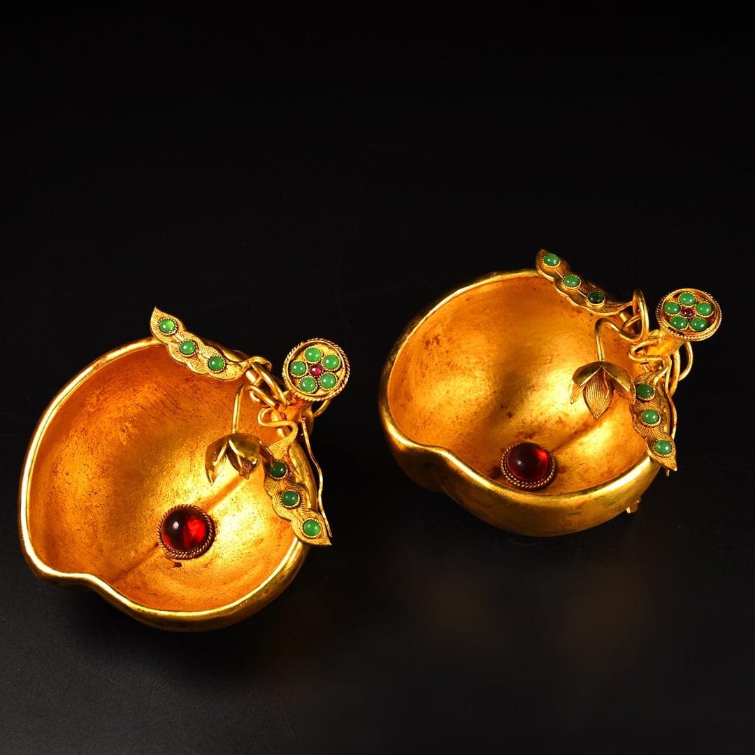 A Pair of Exquisite Gilt Bronze Inlaid Gems Peach-Shaped Cups (1 of 9)