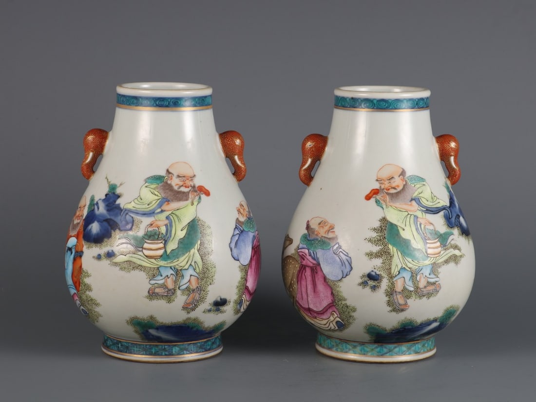 A Pair of Exquisite Famille-Rose Blue and White Character and Story Pattern Double-Ears Vase: A Pair of Exquisite Famille-Rose Blue and White Character and Story Pattern Double-Ears Vase Qing Dynasty, China Qianlong Six-character MarkSize:7.7inx5.1in一对粉彩青!