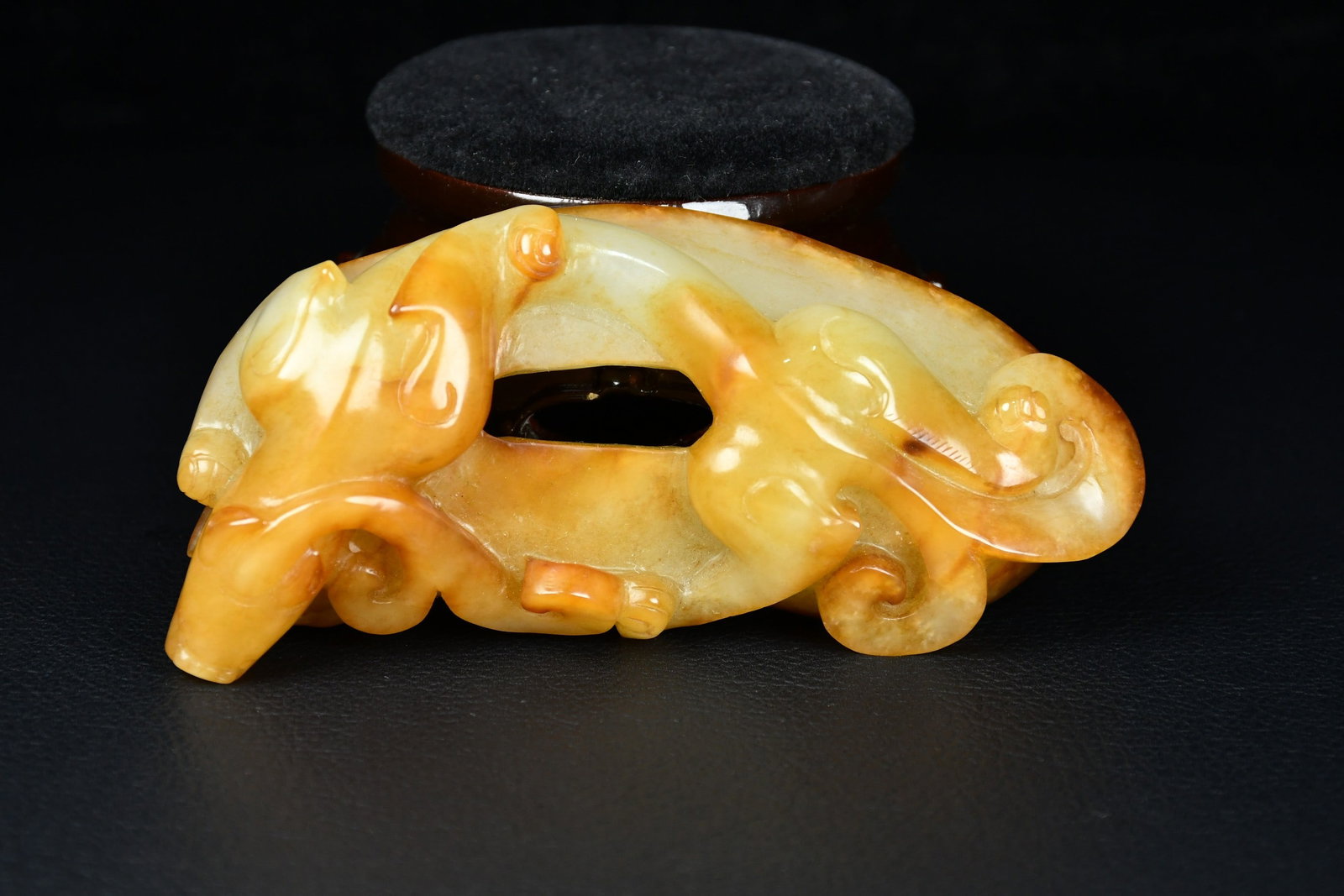 An Exquisite White Jade Chi-Dragon Pattern Pendant: An Exquisite White Jade Chi-Dragon Pattern Pendant,Qing Dynasty, China,Size:4.7inx2.4in,Weight:187g白玉螭龙纹挂件,中国清代,Size:12cmx6