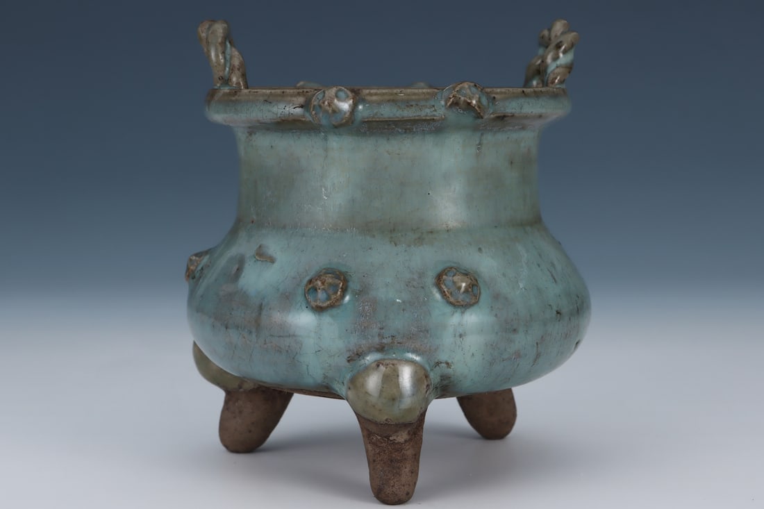 An Exquisite Jun yao Double-Ears and Tripod Censer: An Exquisite Jun yao Double-Ears and Tripod Censer Yuan Dynasty, China Size:5.5inx5in钧窑紫斑绳纹耳三足炉 中国元代 S