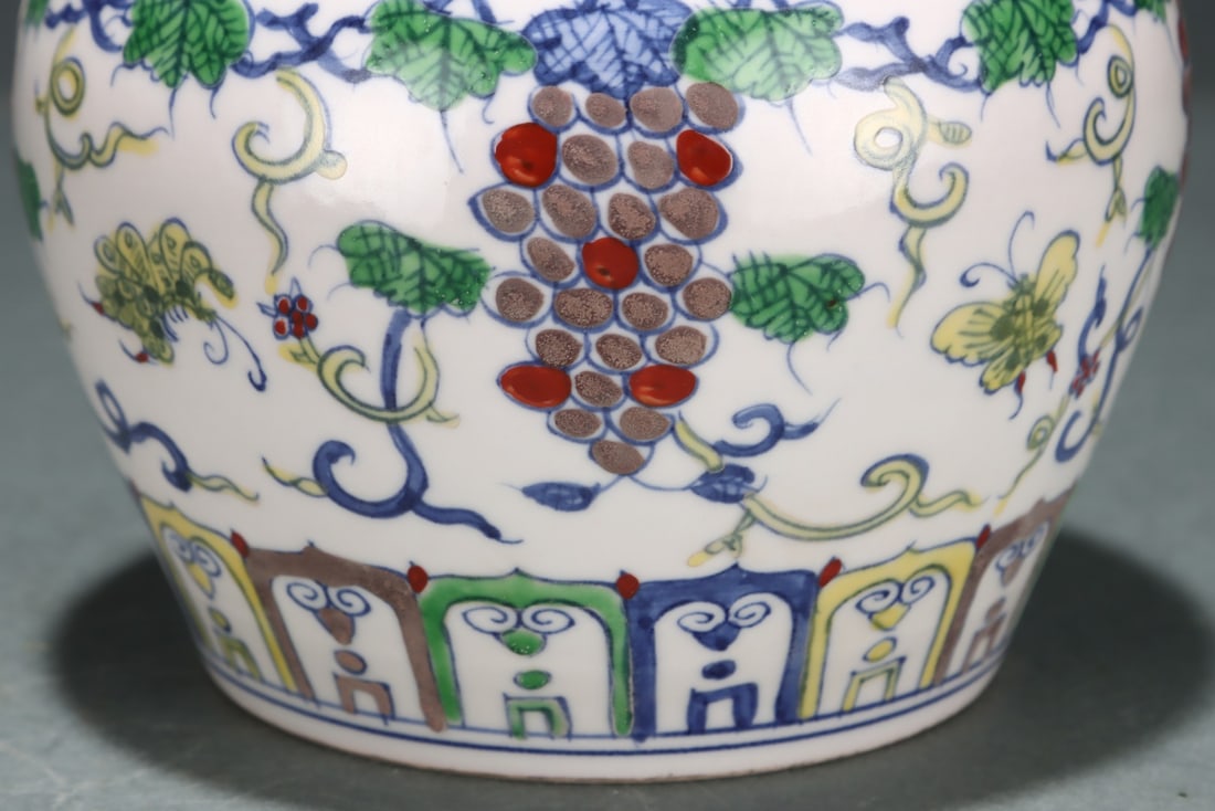 An Exquisite Doucai Grapes Pattern Jar - 5