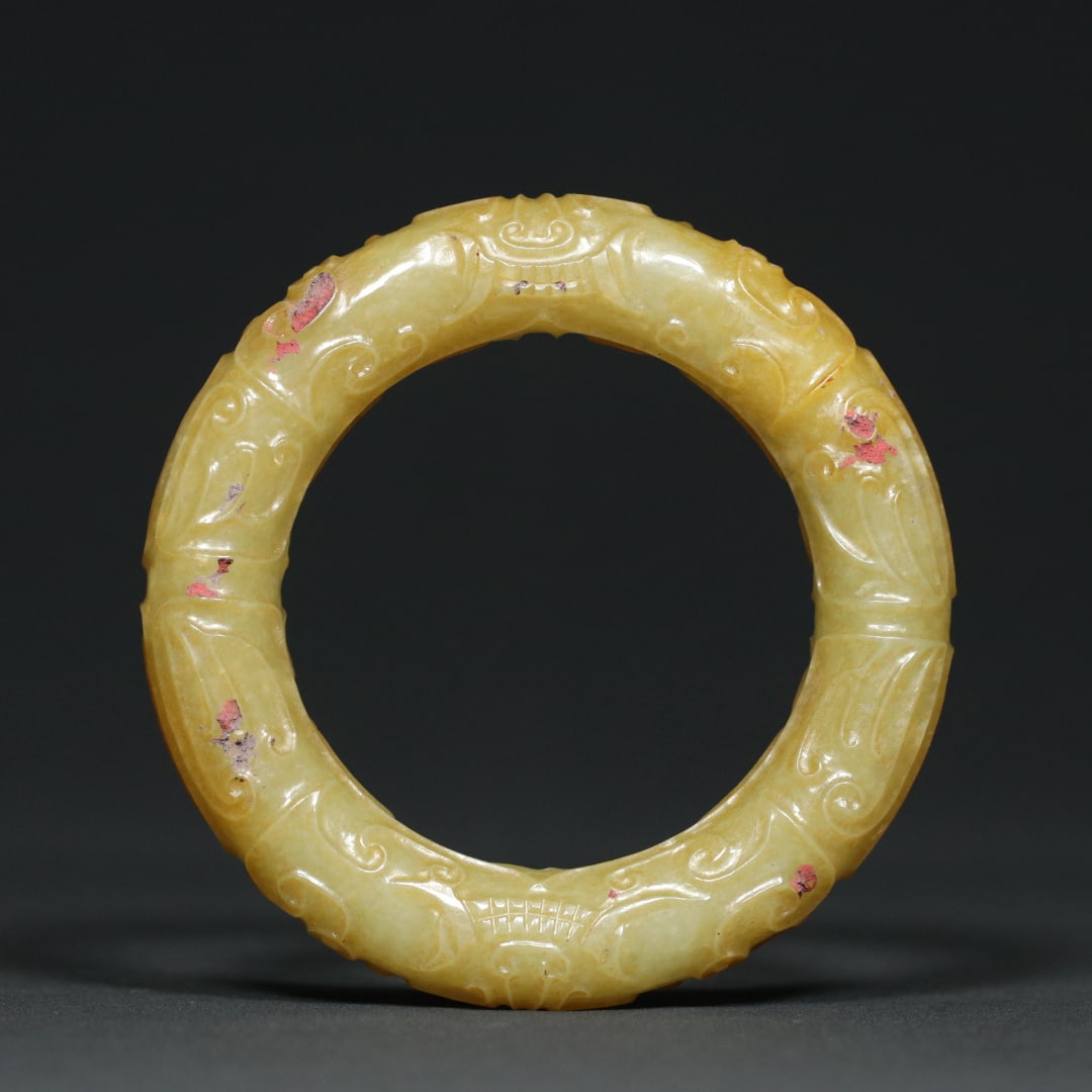 An Exquisite White Jade Beast-Face Pattern Bracelets: An Exquisite White Jade Beast-Face Pattern Bracelets,Qing Dynasty,China,Size:3.7inx0.7in,Weight:146.6g白玉兽面纹手镯,中国清代,Size:9.4