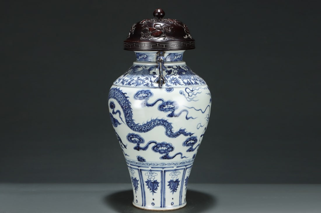 An Exquisite Blue and White Dragon and Phoenix Pattern Lotus Pattern Double-Ears Jar: An Exquisite Blue and White Dragon and Phoenix Pattern Lotus Pattern Double-Ears Jar Yuan Dynasty, China Size:20.7inx10.8in青花龙纹双耳大罐 中