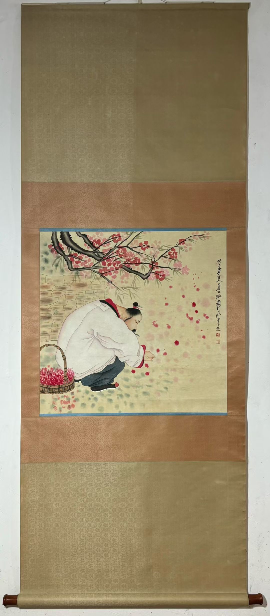 A Chinese Vertical Scroll Ink Painting of Figure on Paper,Zhang Daqian: A Chinese Vertical Scroll Ink Painting of Figure on Paper,Zhang Daqian,Size:(Without frame)24.8inx25.6in一幅中国水墨人物画立轴,张