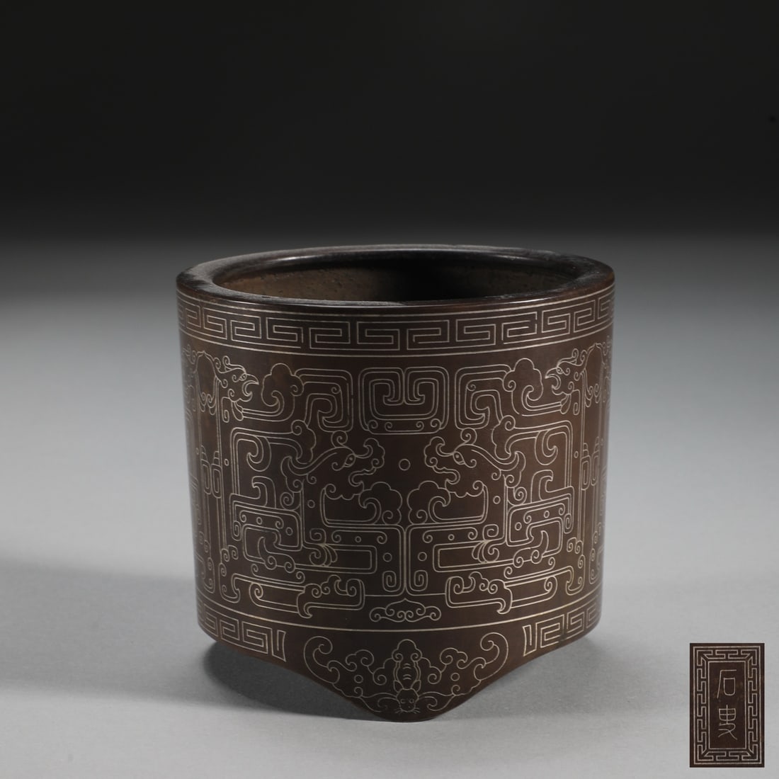 An Exquisite Bronze Inlaid Silver Chi-Dragon Pattern Tripod Censer: An Exquisite Bronze Inlaid Silver Chi-Dragon Pattern Tripod Censer,Ming Dynasty,China,With Mark,Size:3.1inx3.5in,Weight:800g铜错银螭龙纹三足香